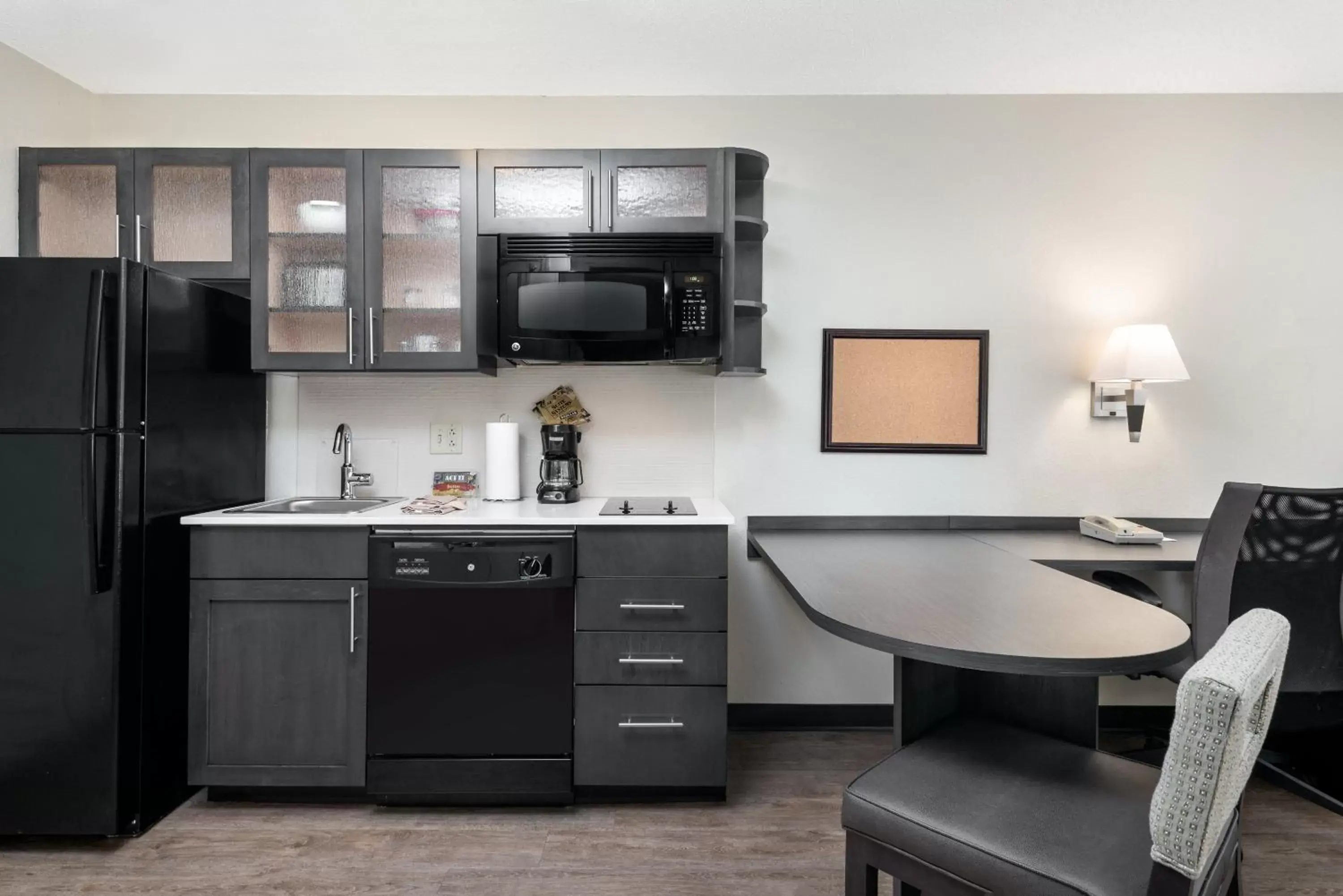 Photo of the whole room, Kitchen/Kitchenette in Candlewood Suites - Charlotte - Arrowood, an IHG Hotel