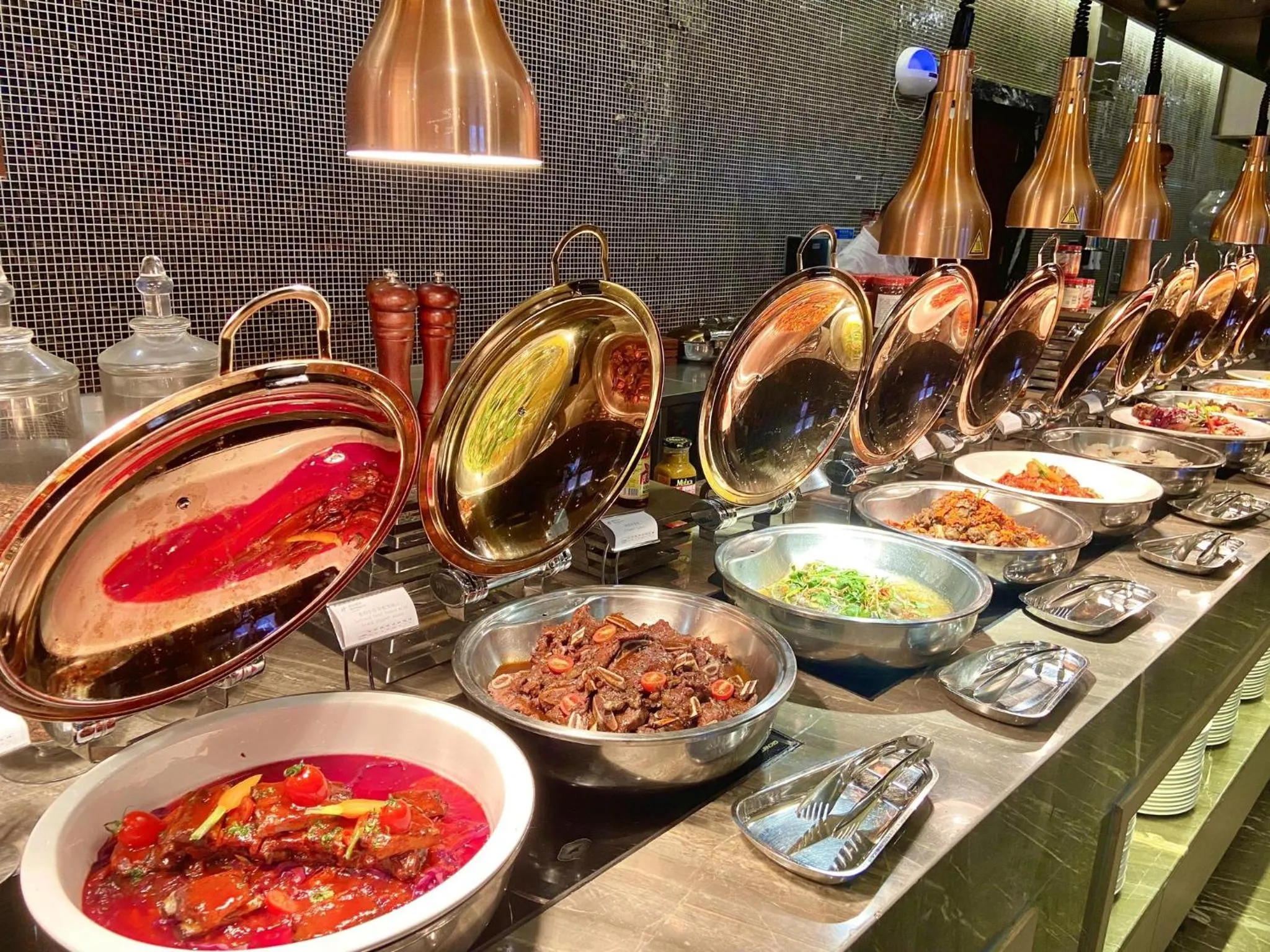 Restaurant/places to eat in Holiday Inn Foshan Nanhai Central by IHG