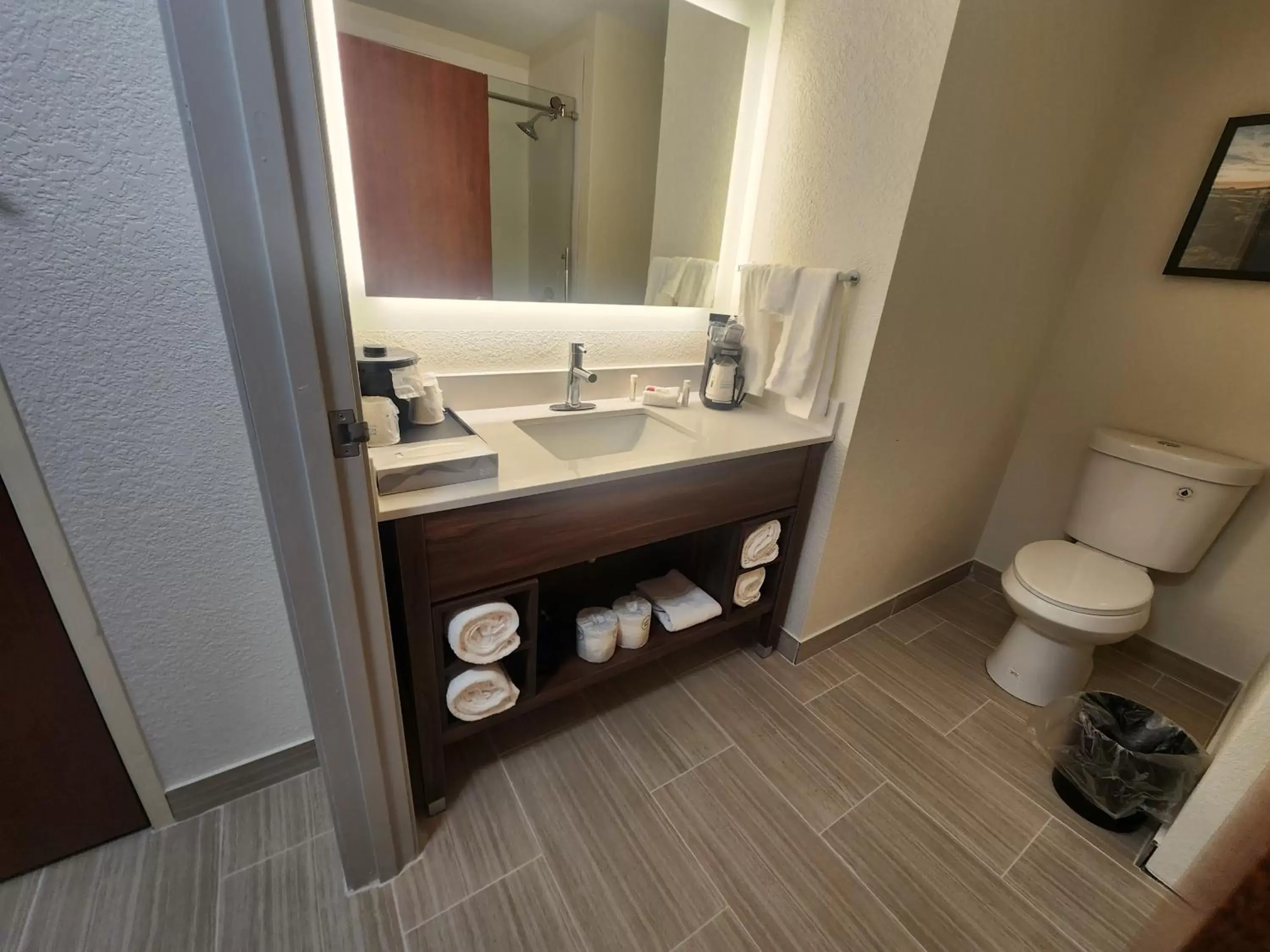 Bathroom in La Quinta by Wyndham Milwaukee SW New Berlin