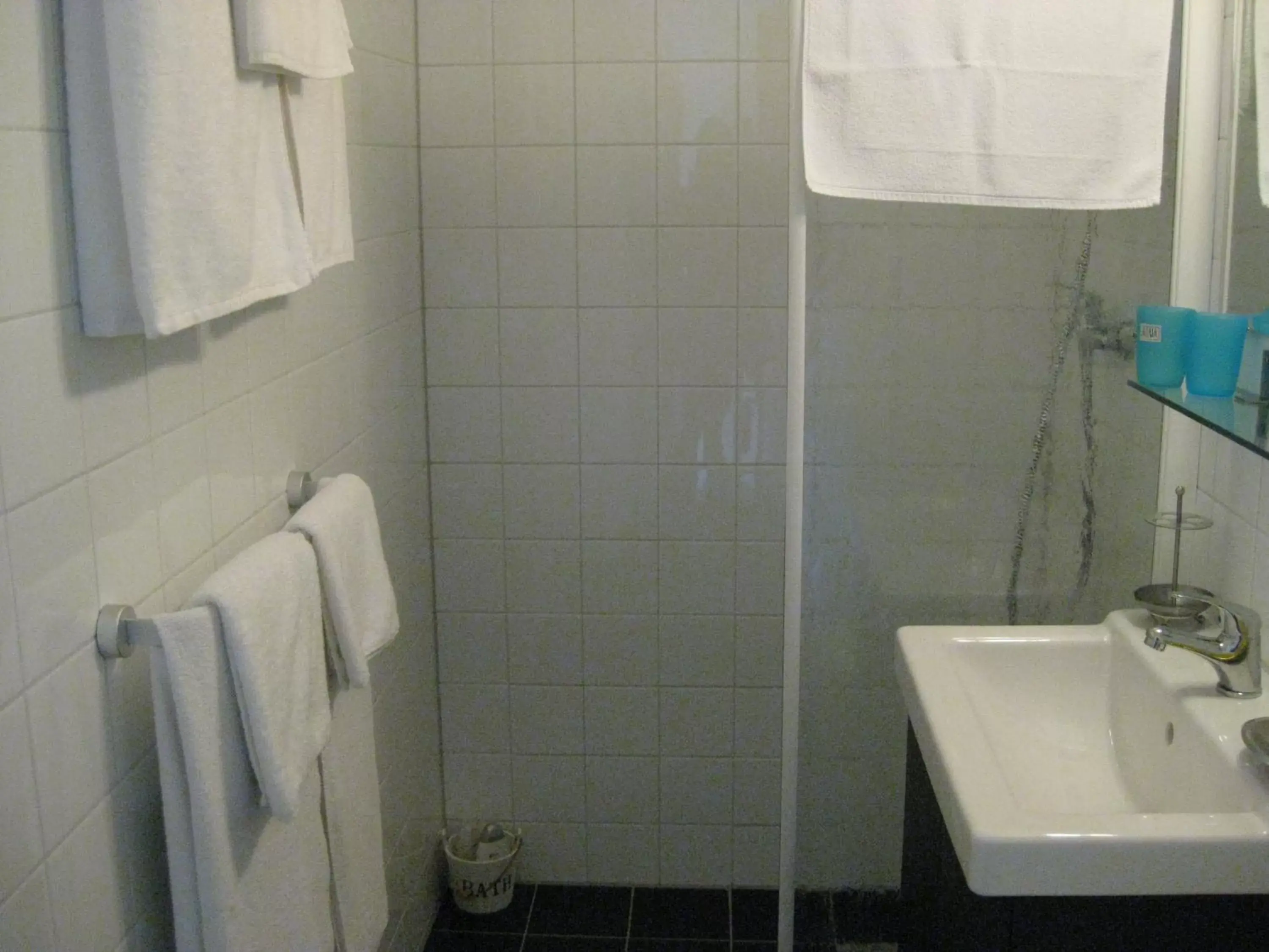 Shower, Bathroom in Quarenta Studio