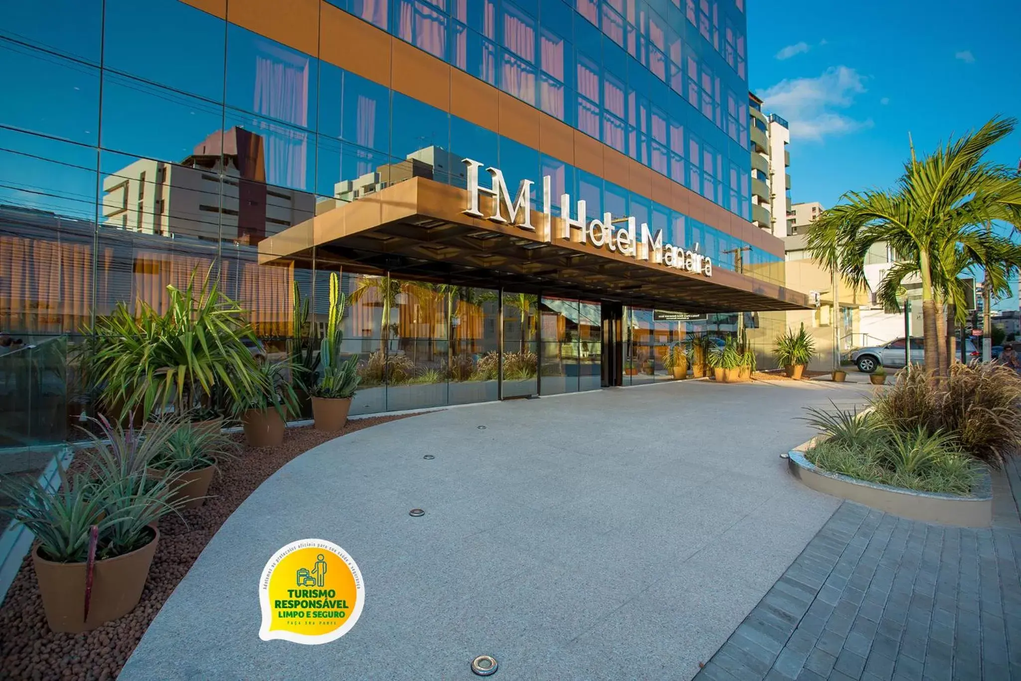 Facade/entrance, Property Building in Hotel Manaíra