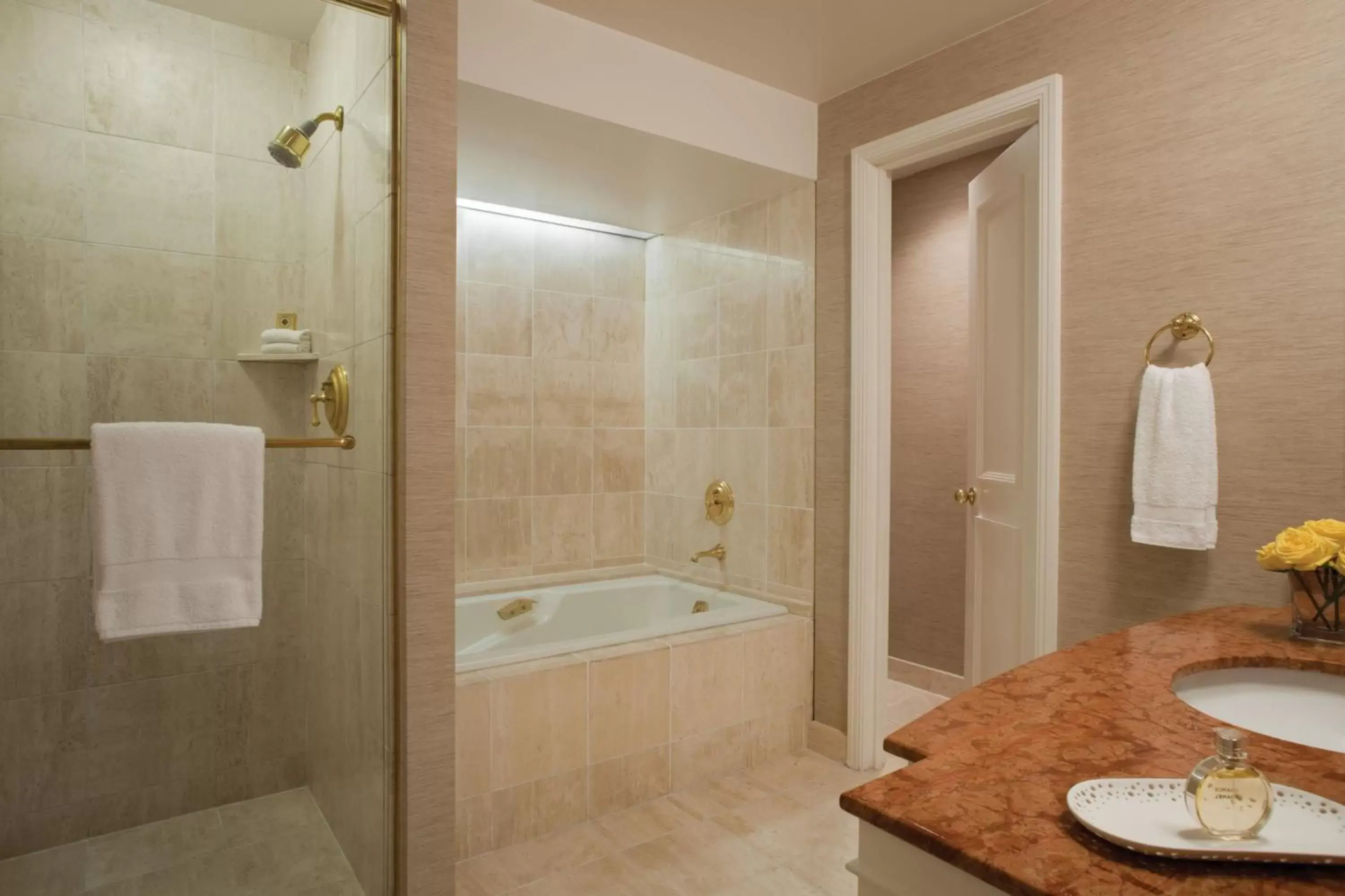 Bathroom in The Las Colinas Resort, Dallas