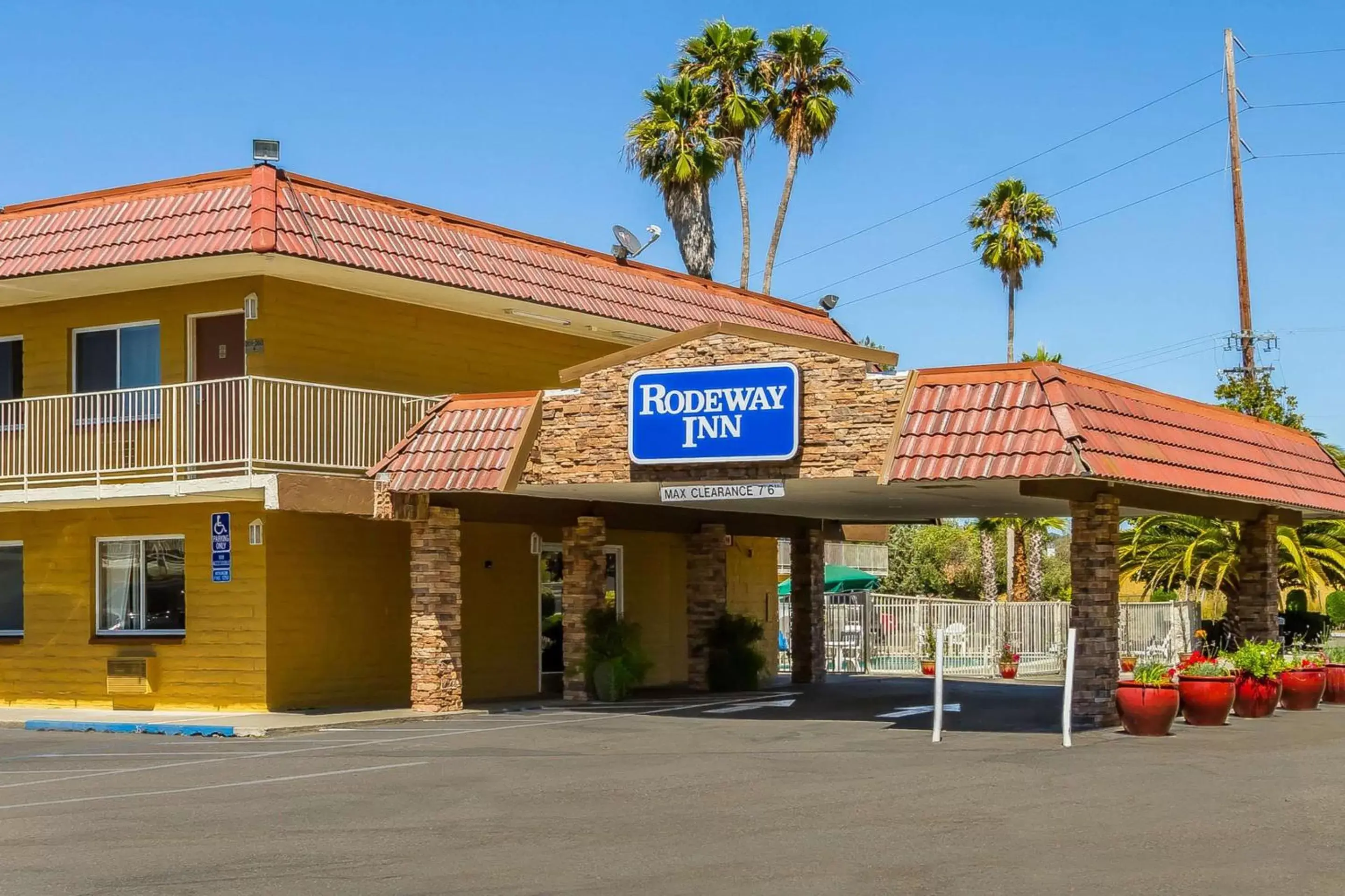 Property Building in Rodeway Inn - Rohnert Park