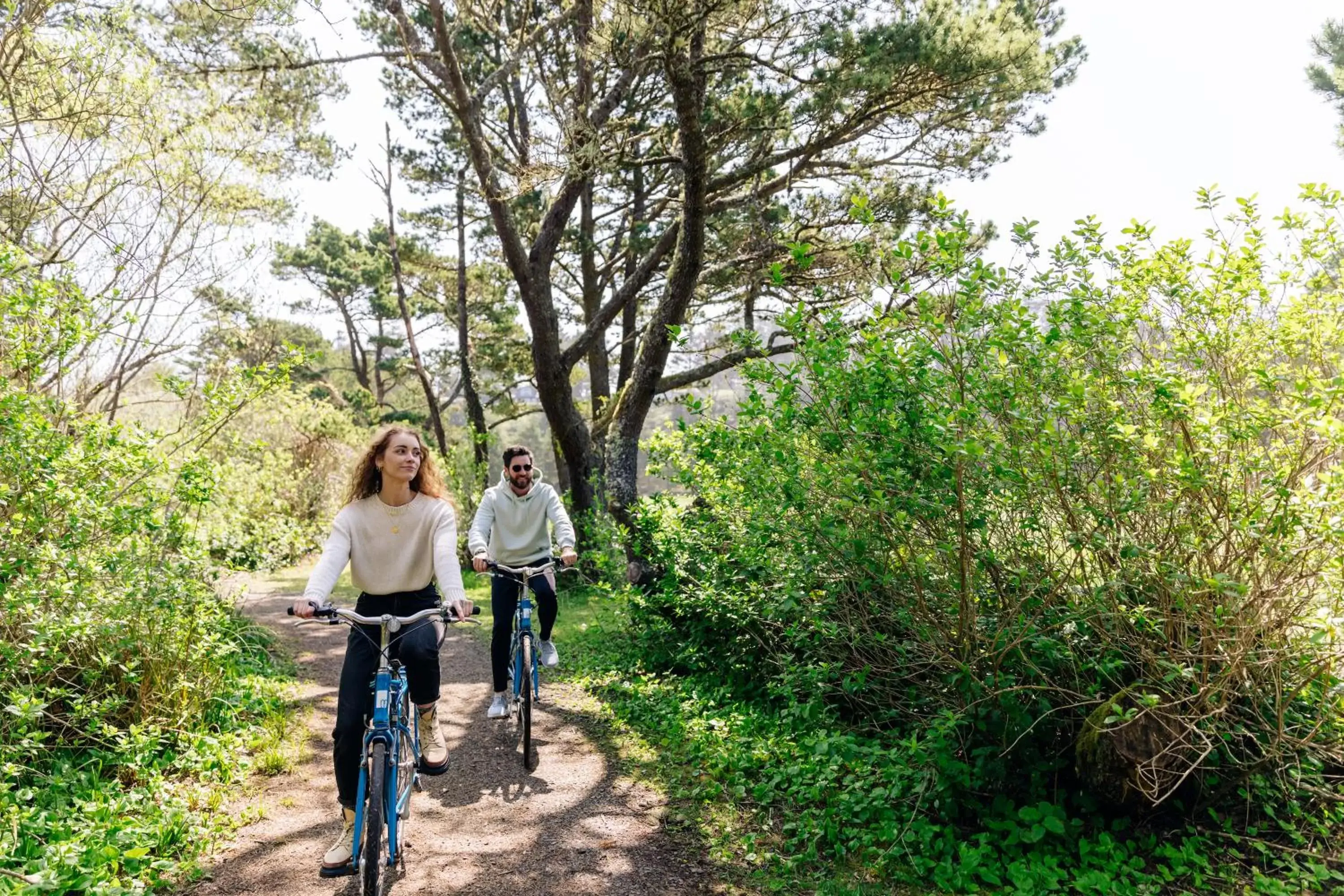 Cycling, Family in Salishan Coastal Lodge