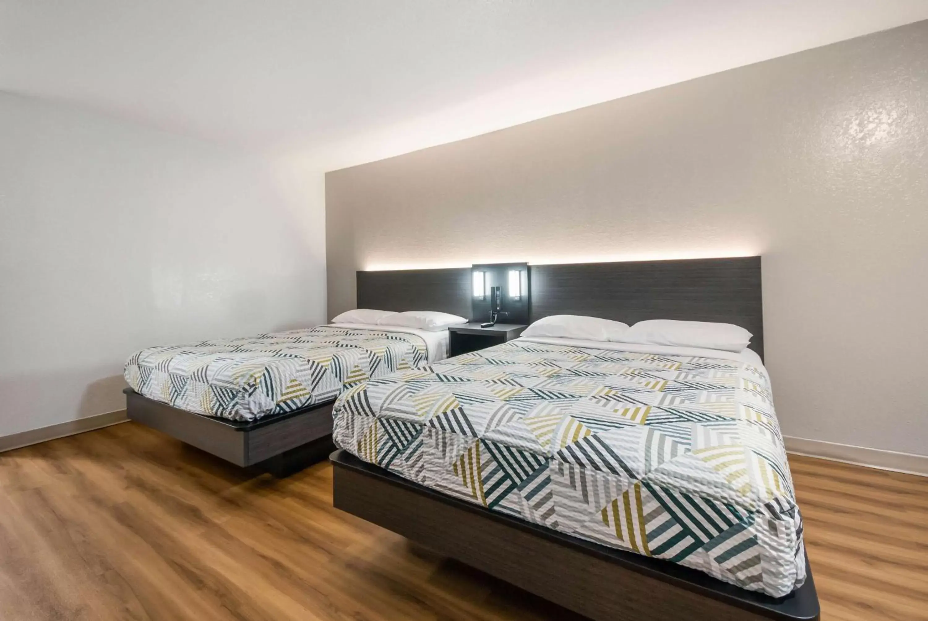 Photo of the whole room, Bed in Motel 6-Laredo, TX - North I-35 Photo of the whole room, Bed in Motel 6-Laredo, TX - North I-35