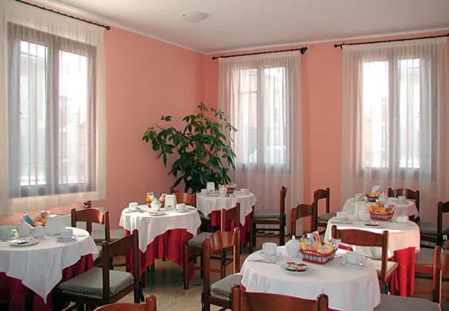 Restaurant/places to eat in Hotel Altieri