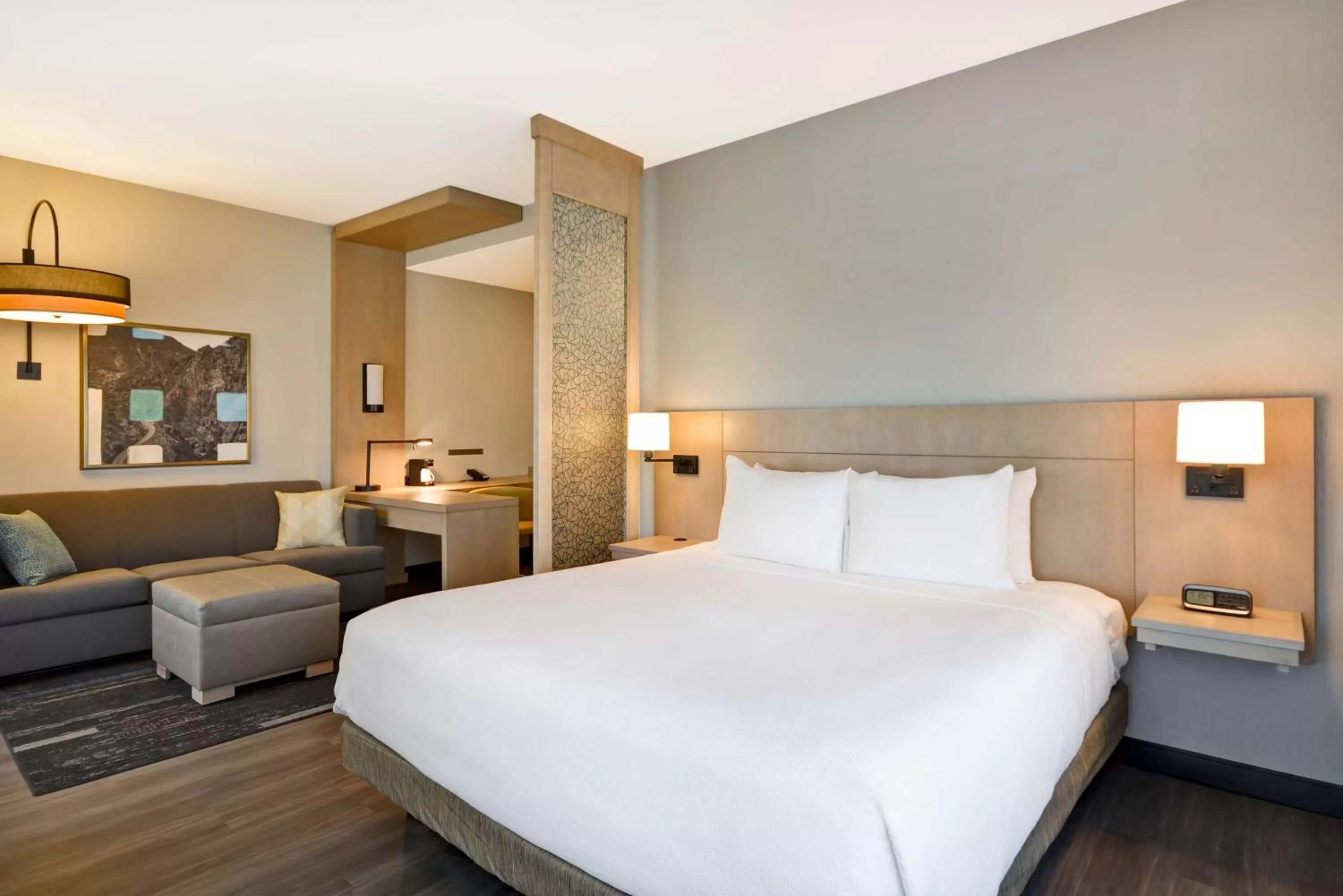 Property building, Bed in Hyatt Place Fresno