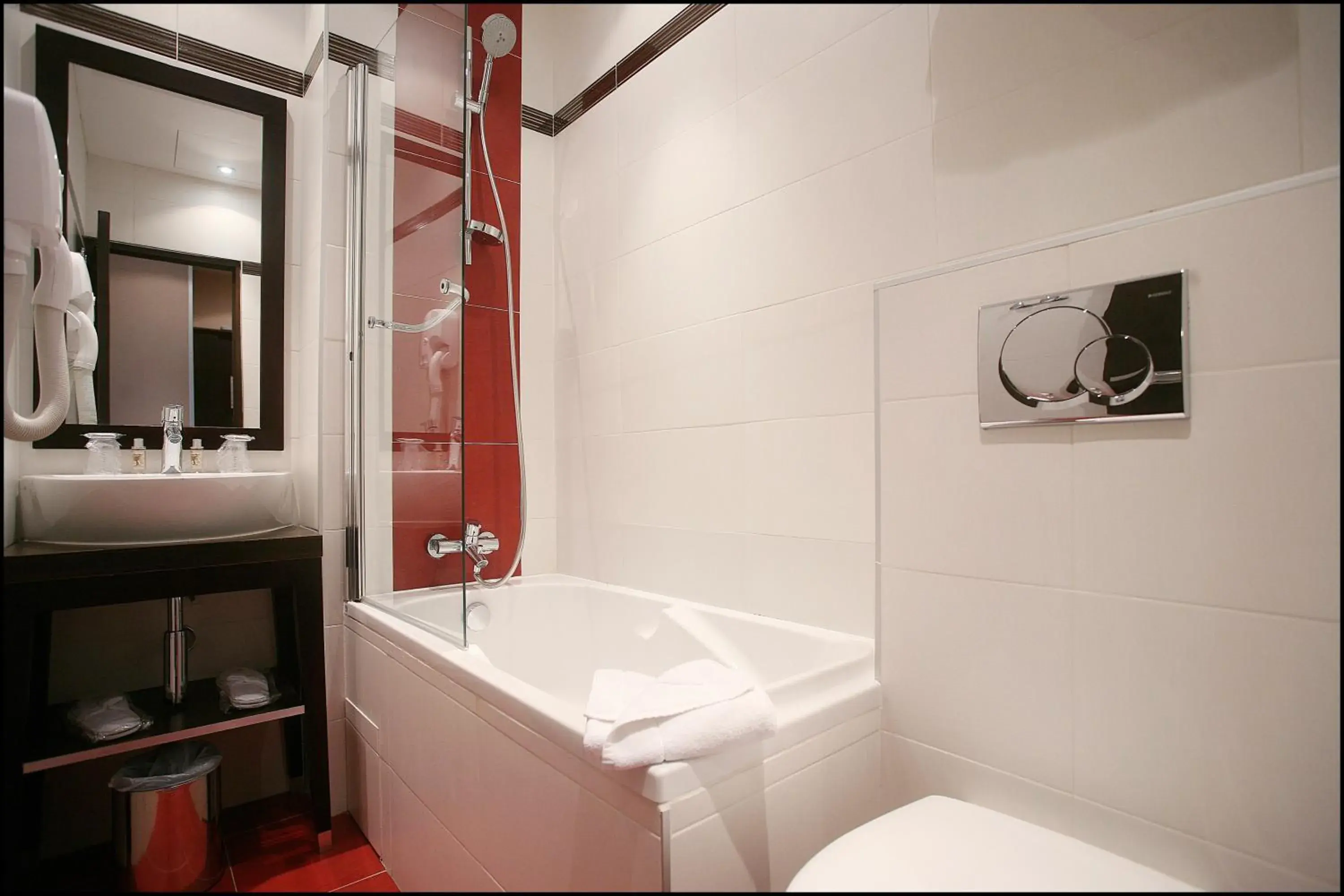 Shower, Bathroom in Grand Hotel Francais