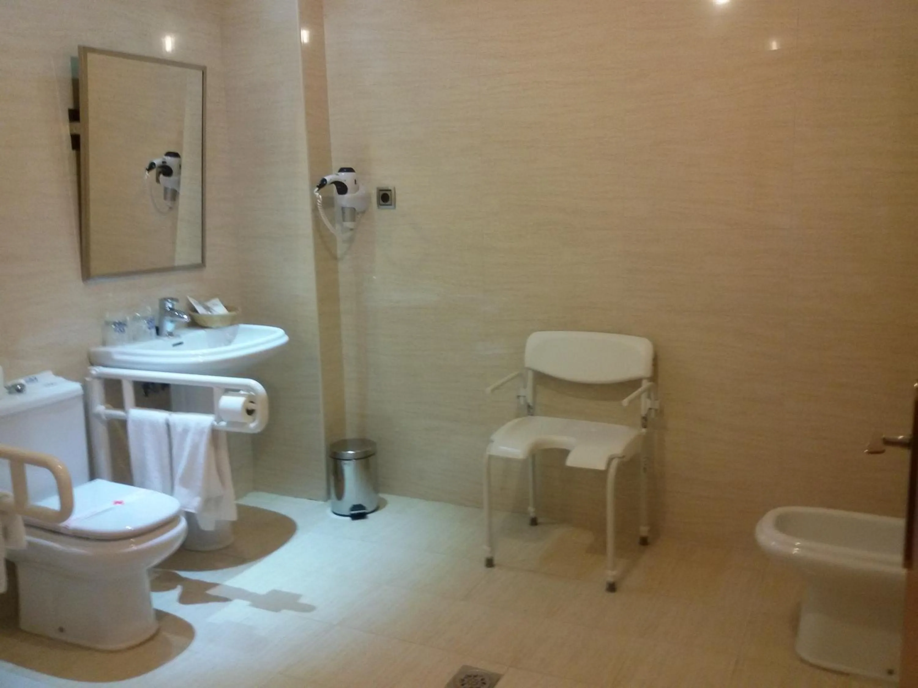 Bathroom in Hotel II Castillas Ávila