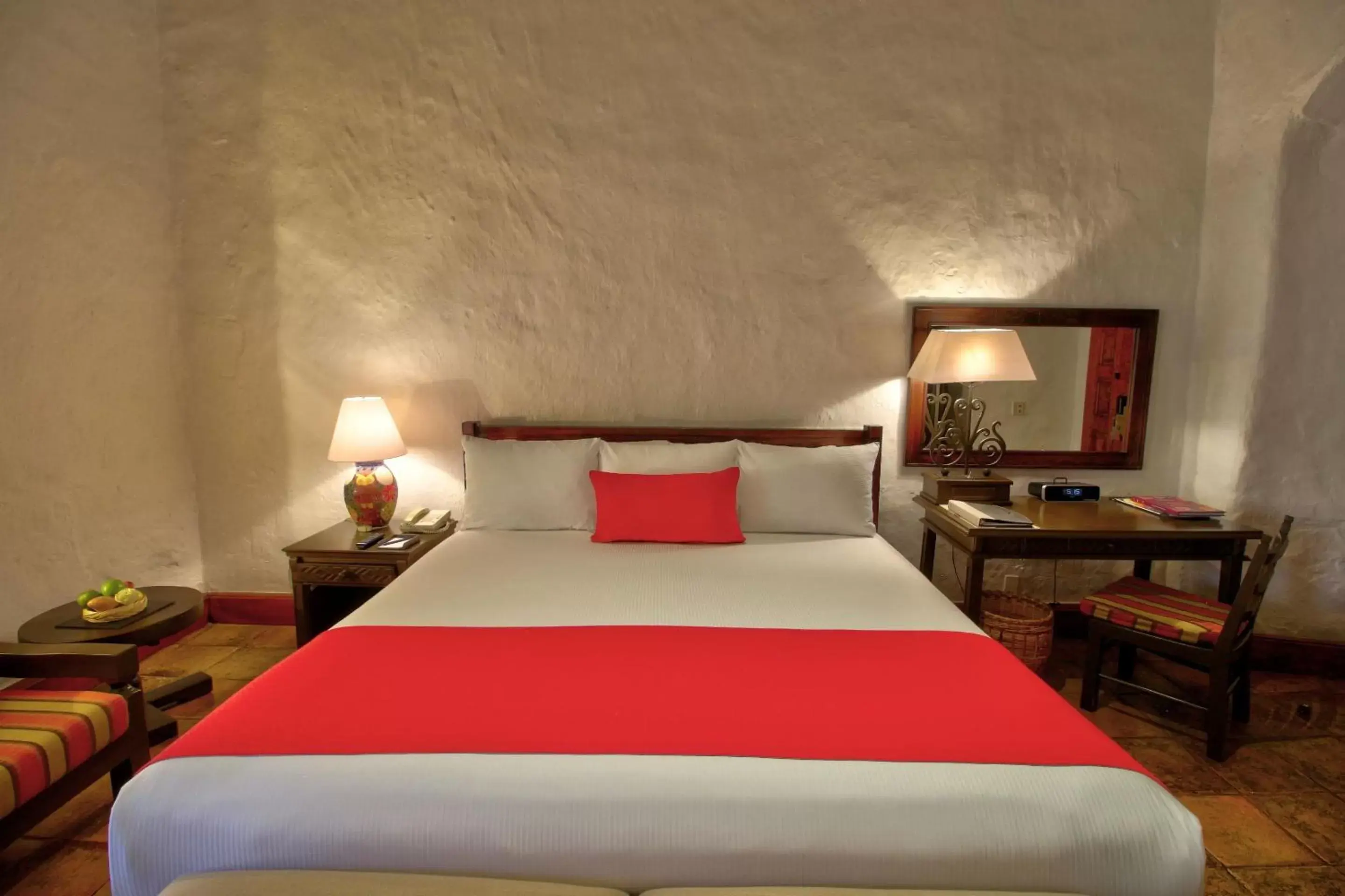 Photo of the whole room, Bed in Quinta Real Oaxaca