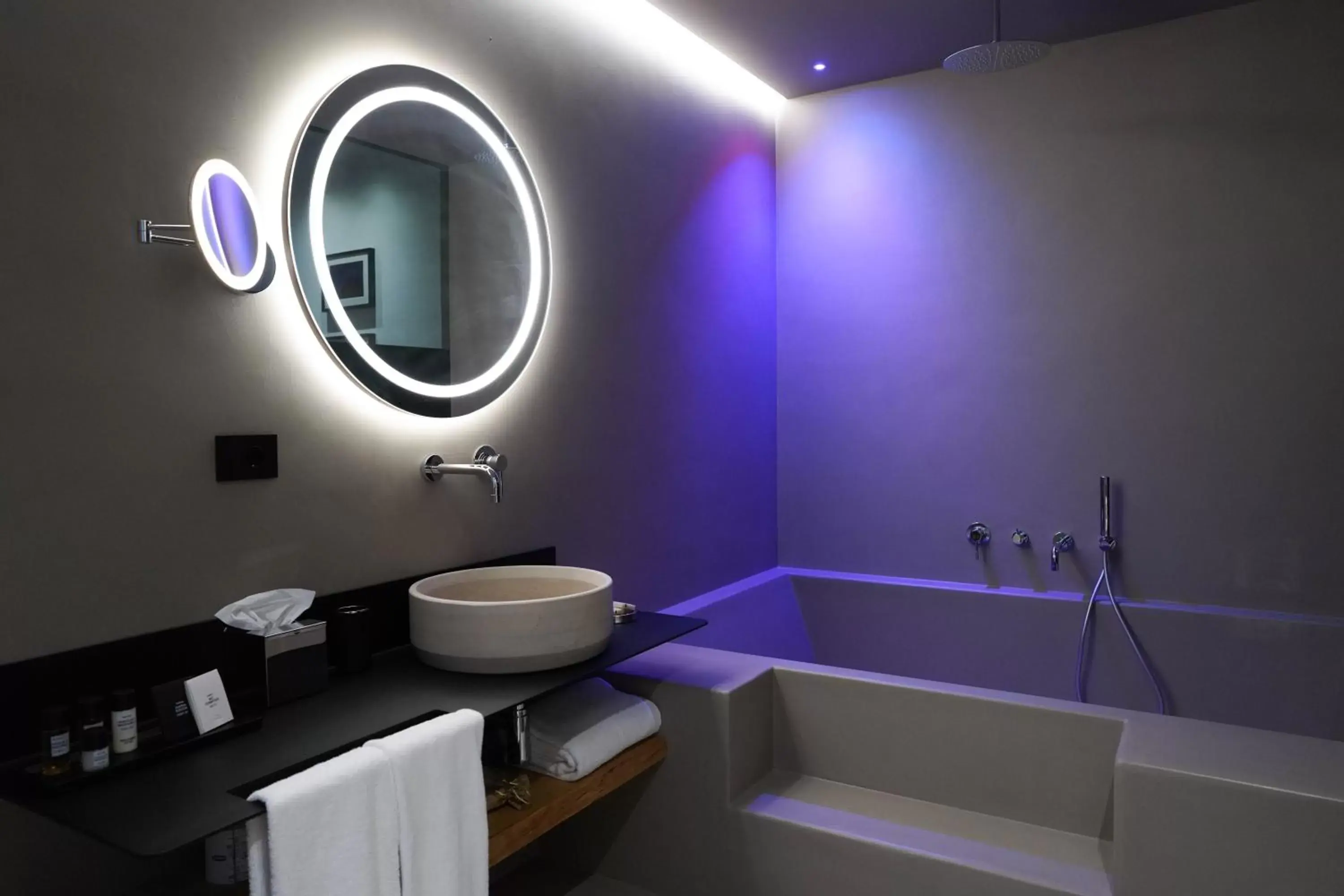 Bath, Bathroom in Essenza Relais Contemporaneo