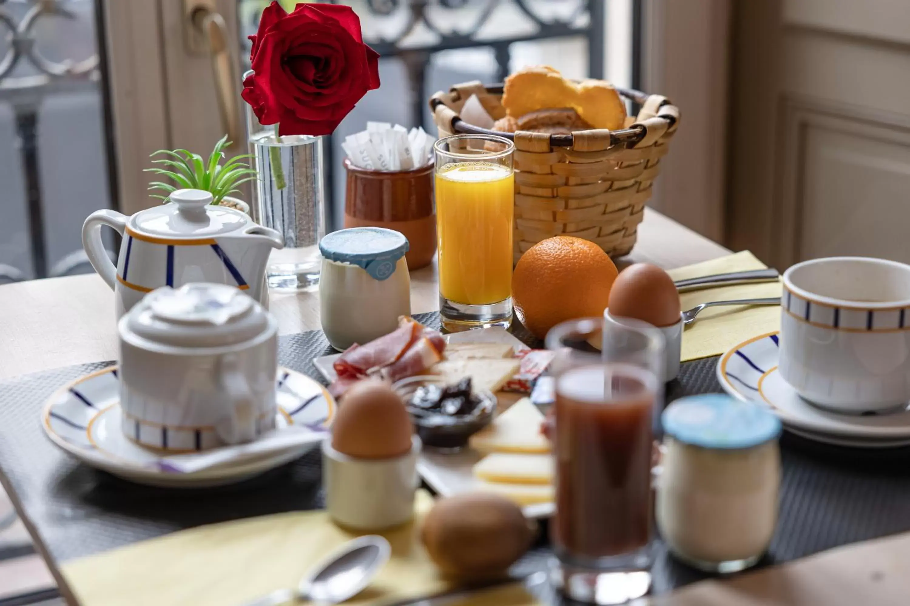 Breakfast in Hôtel & Espace Bien-être La Maison du Lierre