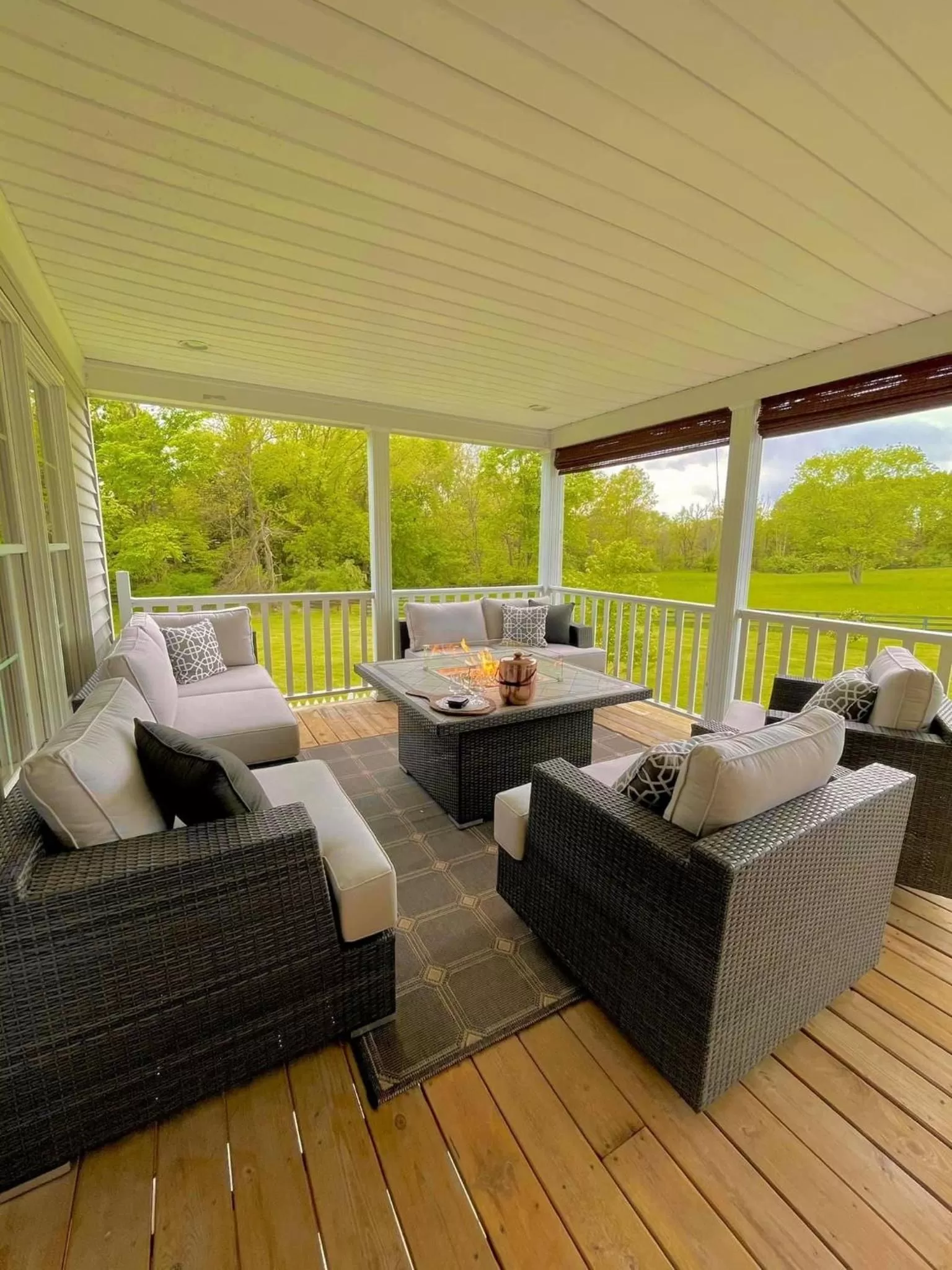 Communal lounge/ TV room in Pillow and Paddock B&B