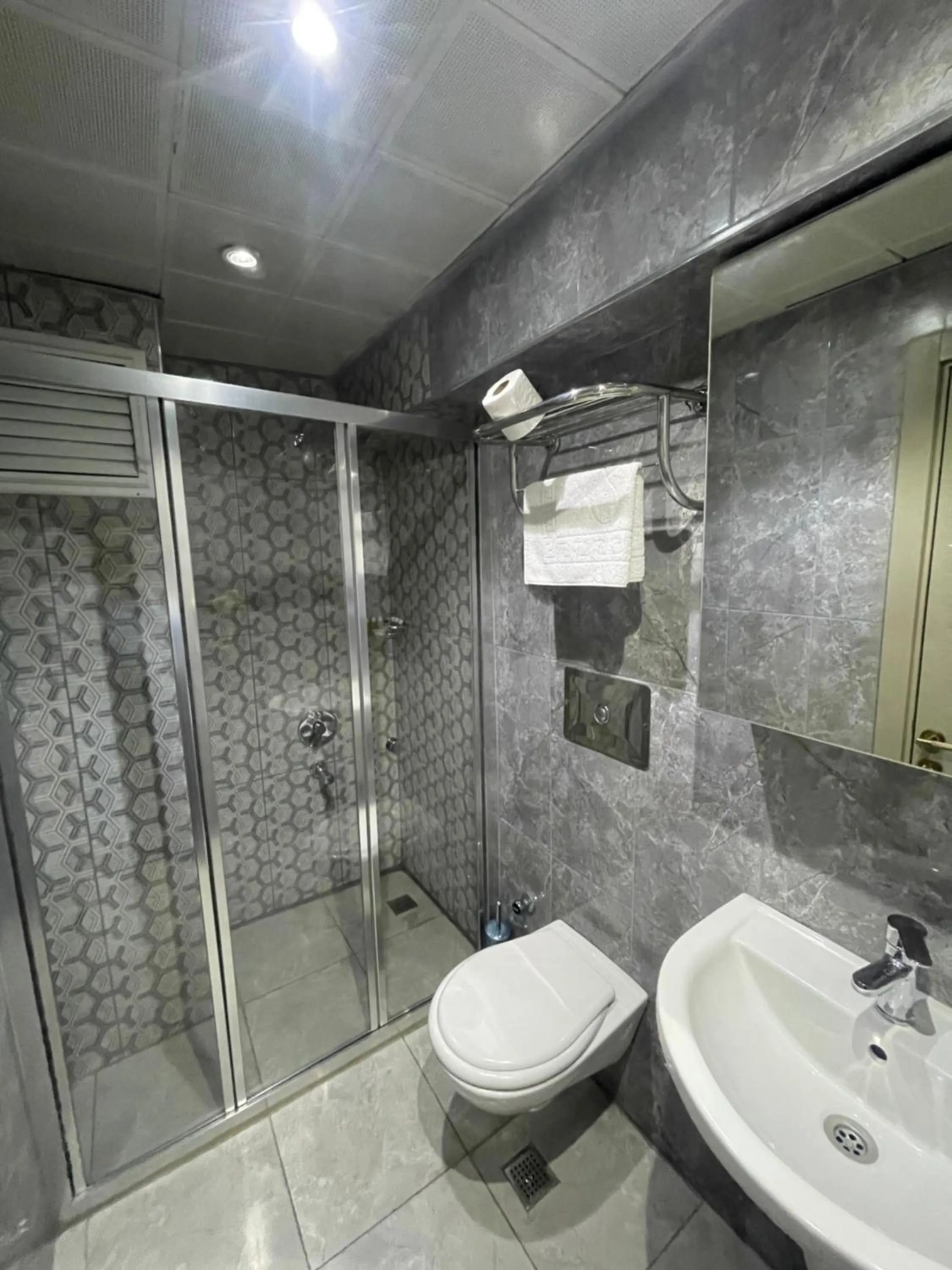 Shower in Kuran Hotel International