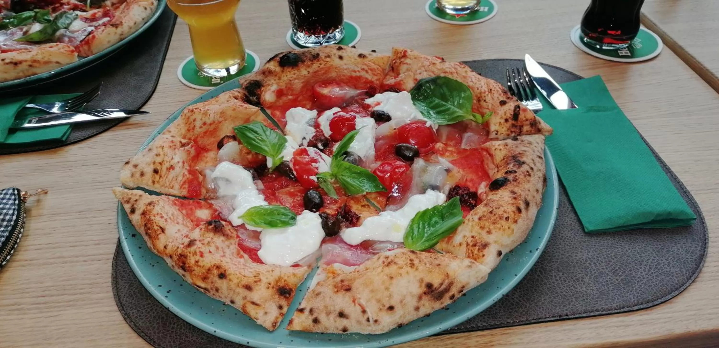 Restaurant/places to eat in Hotel Aristos