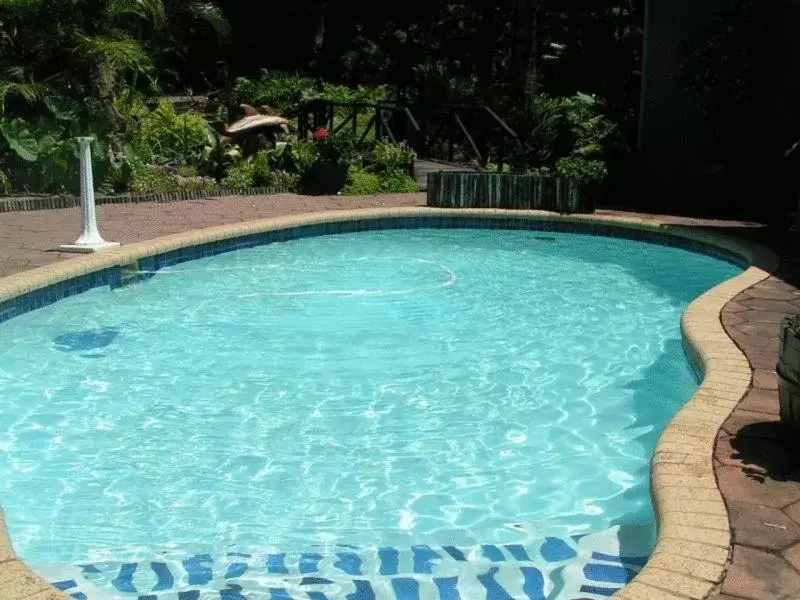 Swimming Pool in La Rochelle Inn