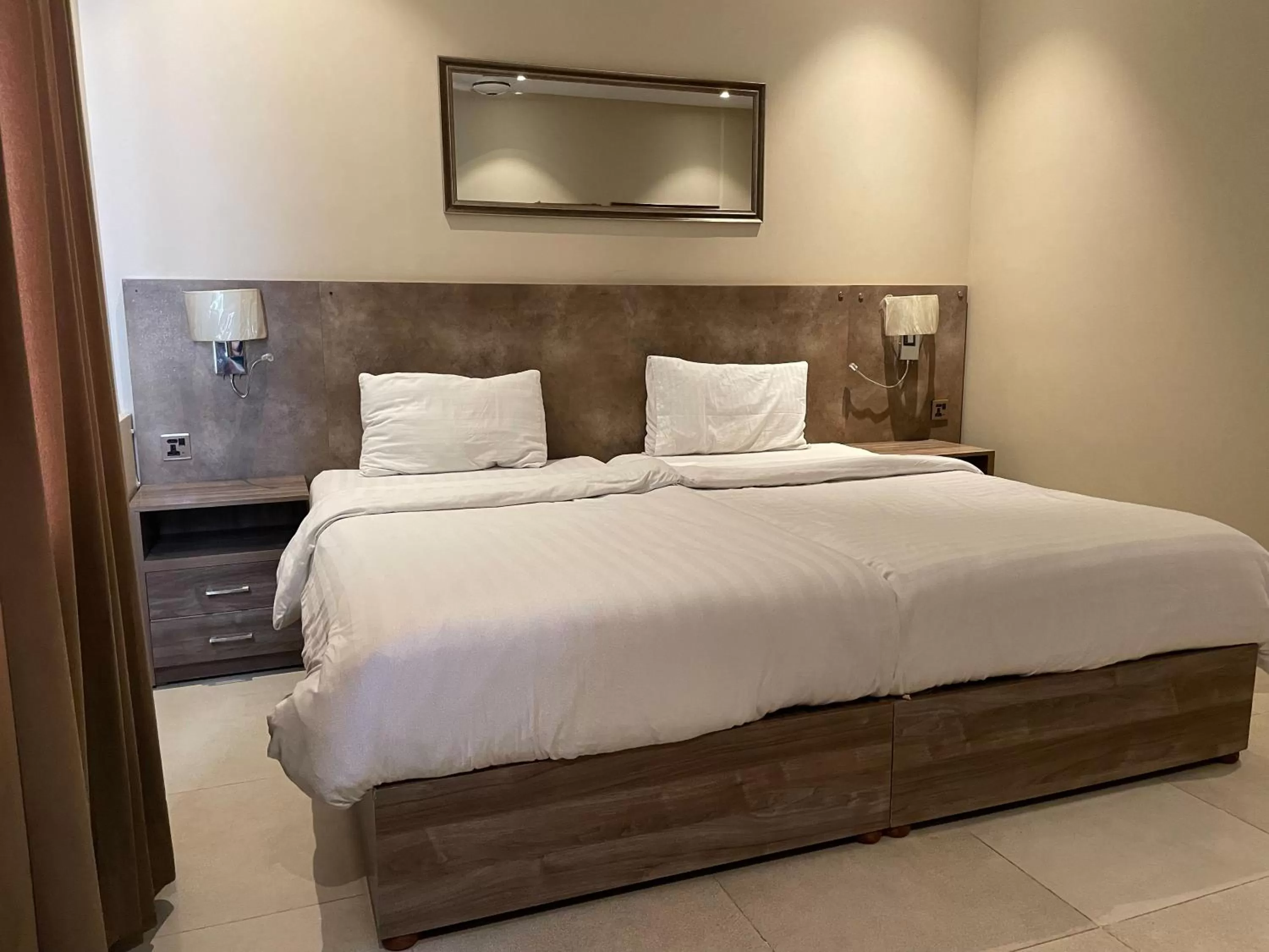 Bed in Hamsun Shahrah-e-Faisal