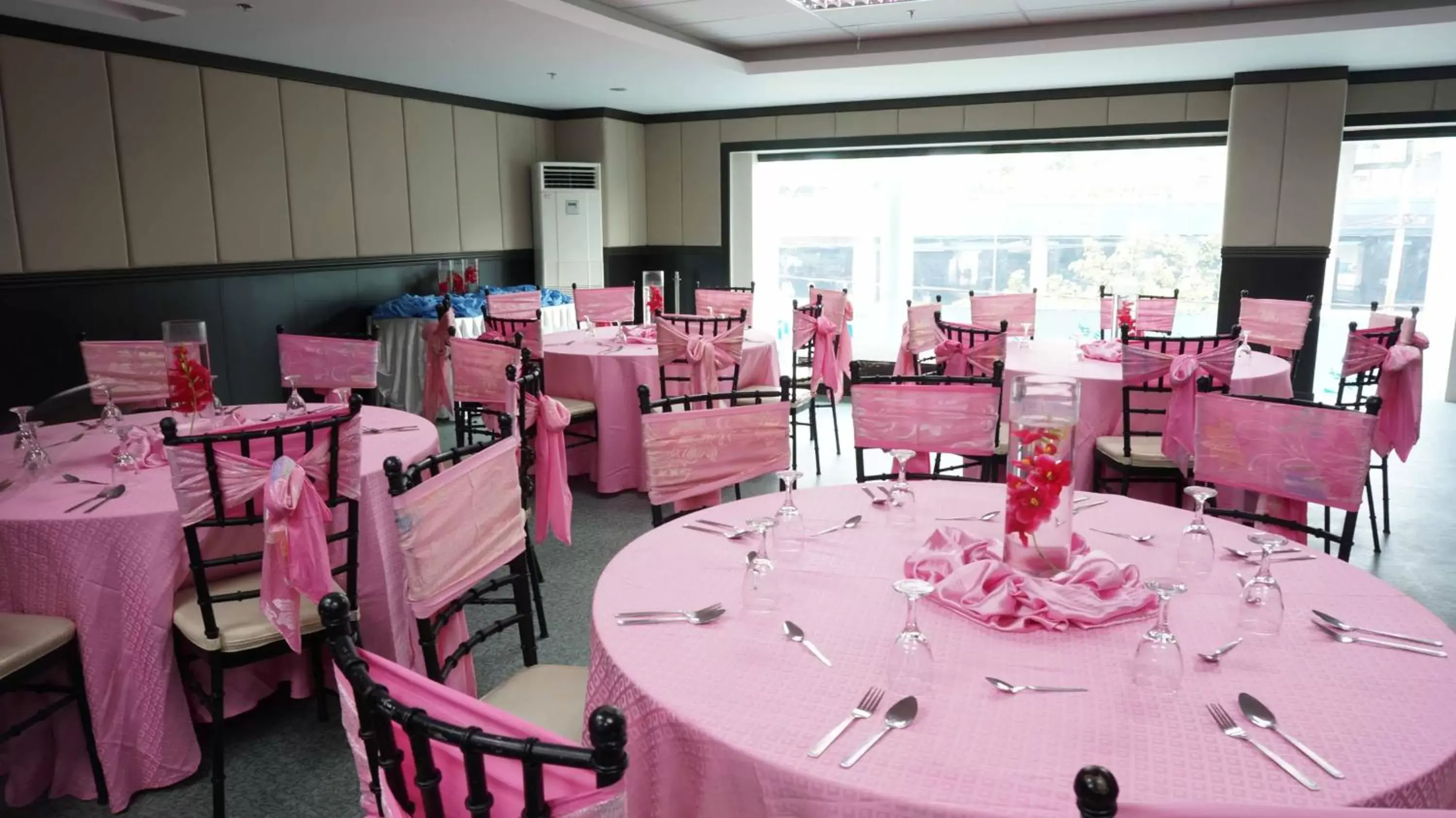 Banquet/Function facilities, Restaurant/Places to Eat in Eurotel North EDSA