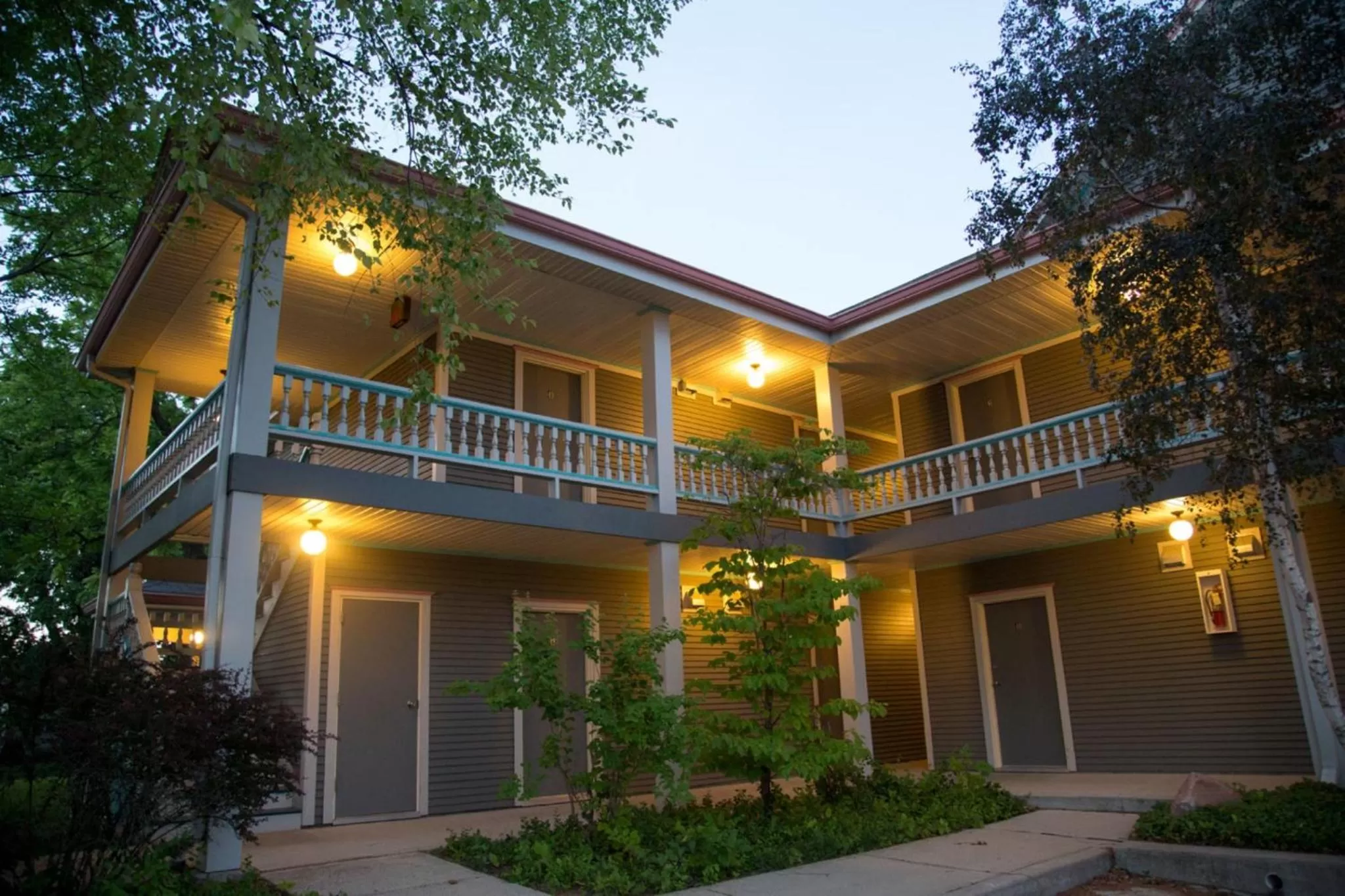 Inner courtyard view in The Shelby Inn