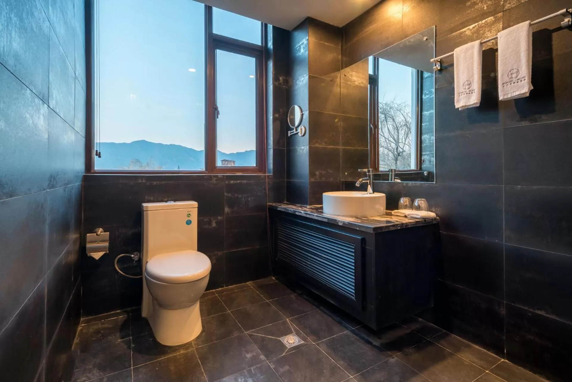 Toilet in Lijiang Gemmer Hotel