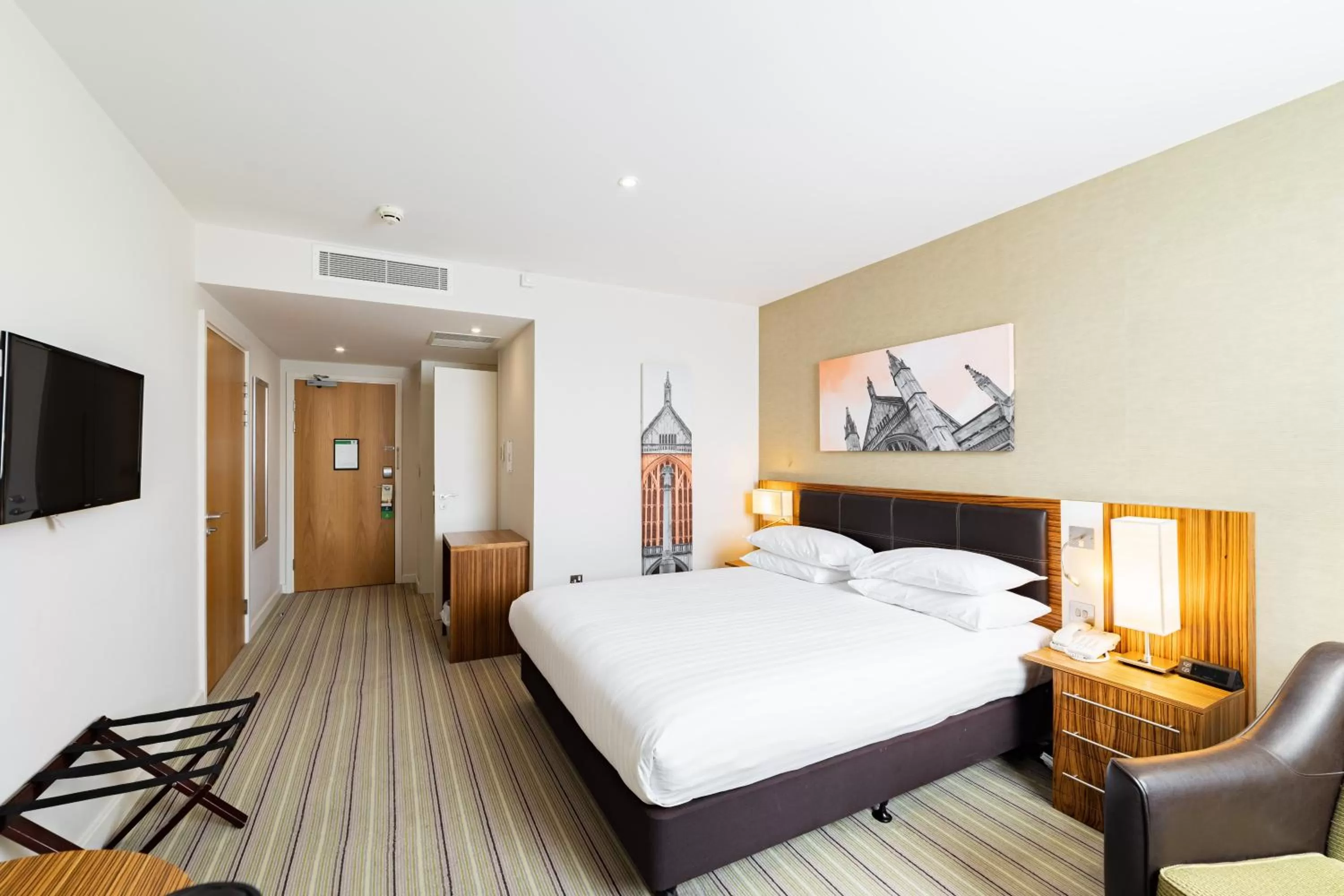 Photo of the whole room, Bed in Holiday Inn Winchester, an IHG Hotel