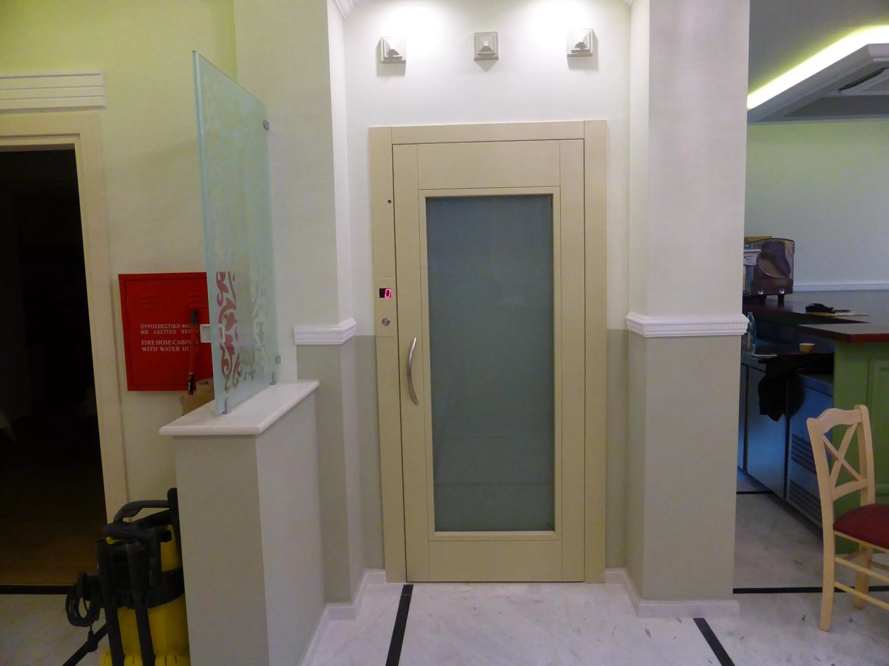 elevator in HOTEL TSARSI