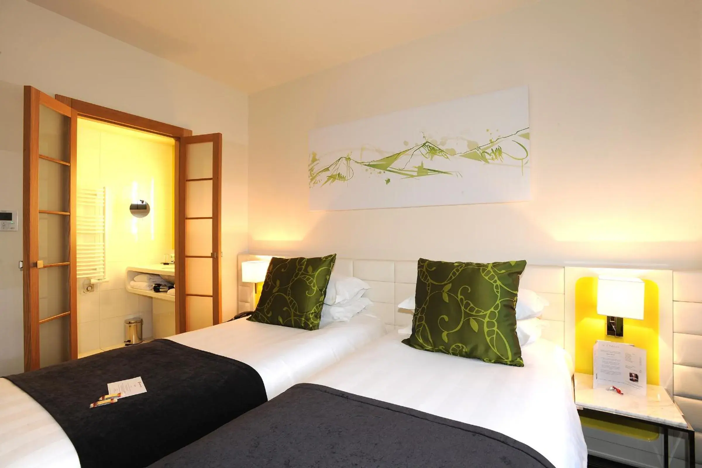 Standard Twin Room in Best Western Plus Hôtel Le Rhénan & Restaurant Chez Claude Standard Twin Room in Best Western Plus Hôtel Le Rhénan & Restaurant Chez Claude