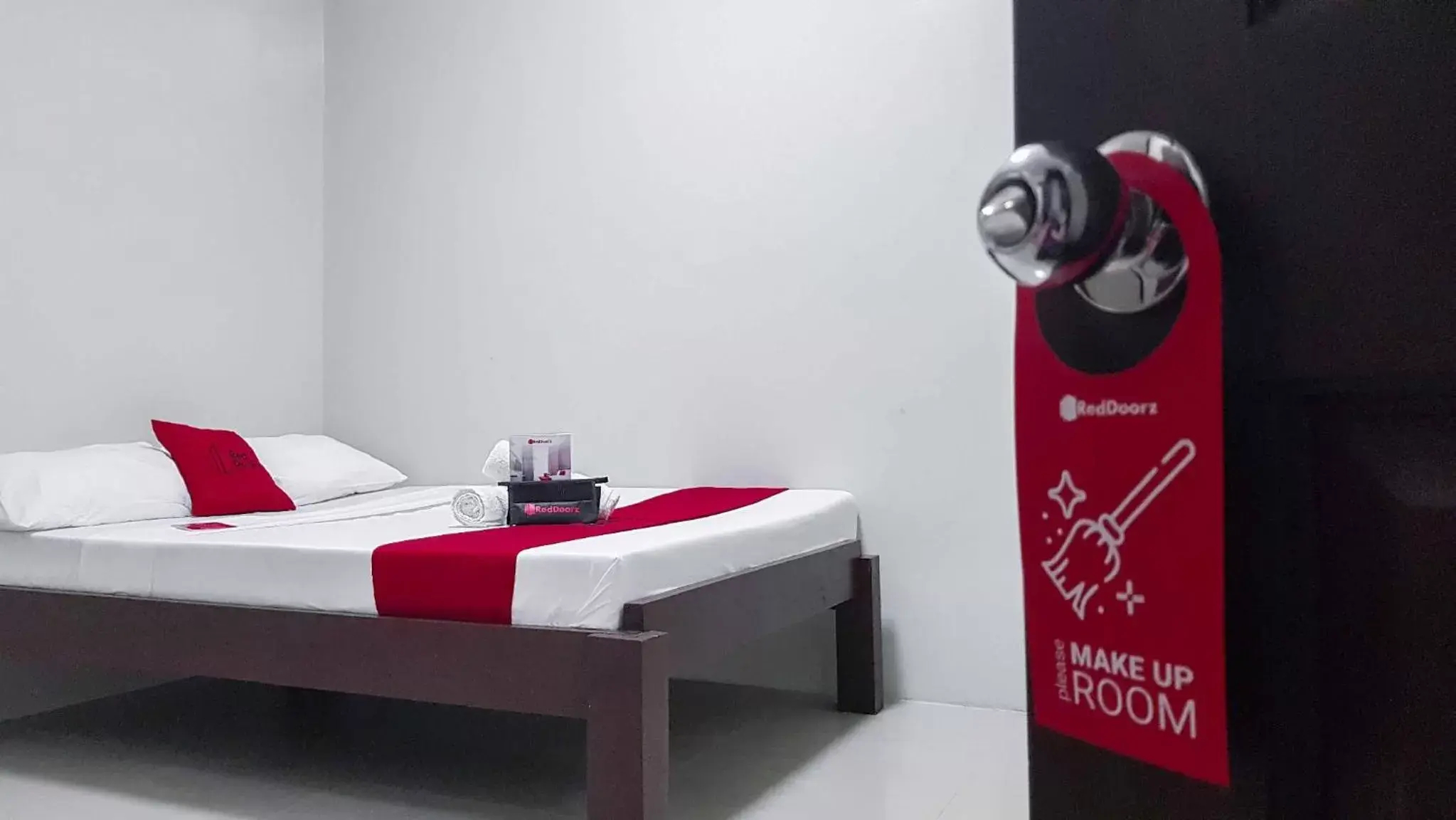 Bed in RedDoorz @ VP Inting Street Bed in RedDoorz @ VP Inting Street