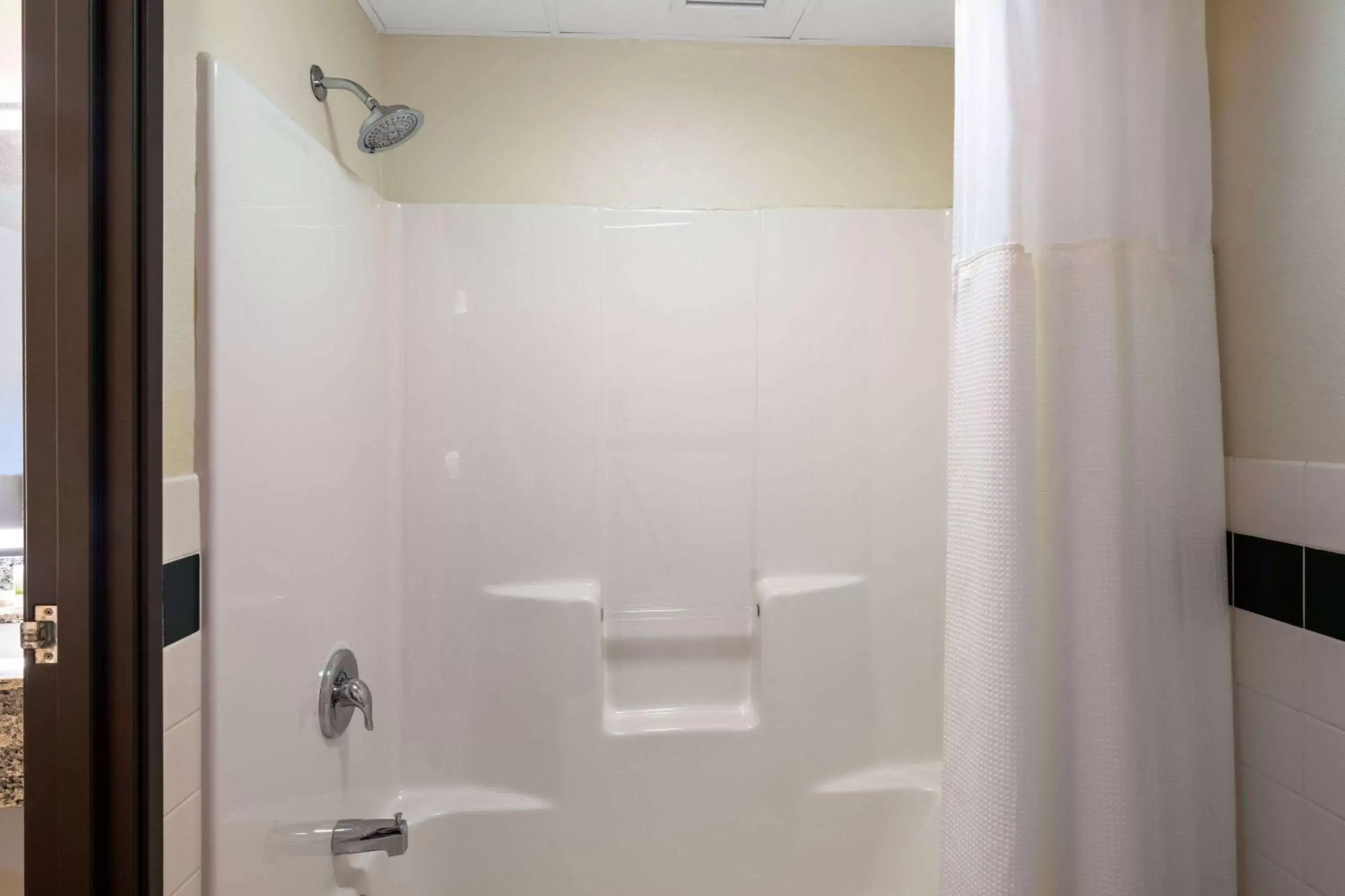 TV and multimedia, Bathroom in AmericInn by Wyndham Two Harbors Near Lake Superior