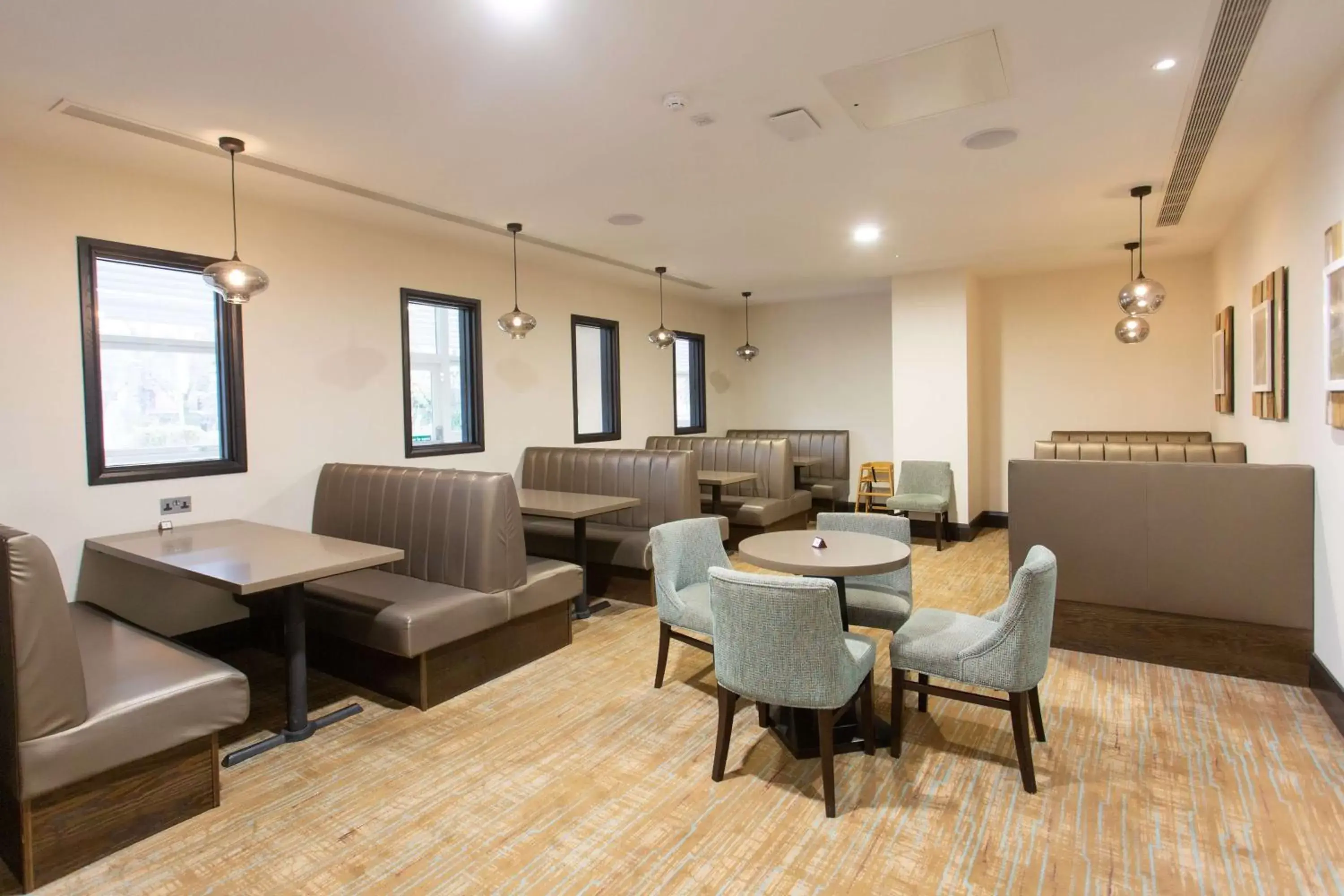 Restaurant/places to eat, Seating Area in DoubleTree by Hilton Hotel Nottingham - Gateway
