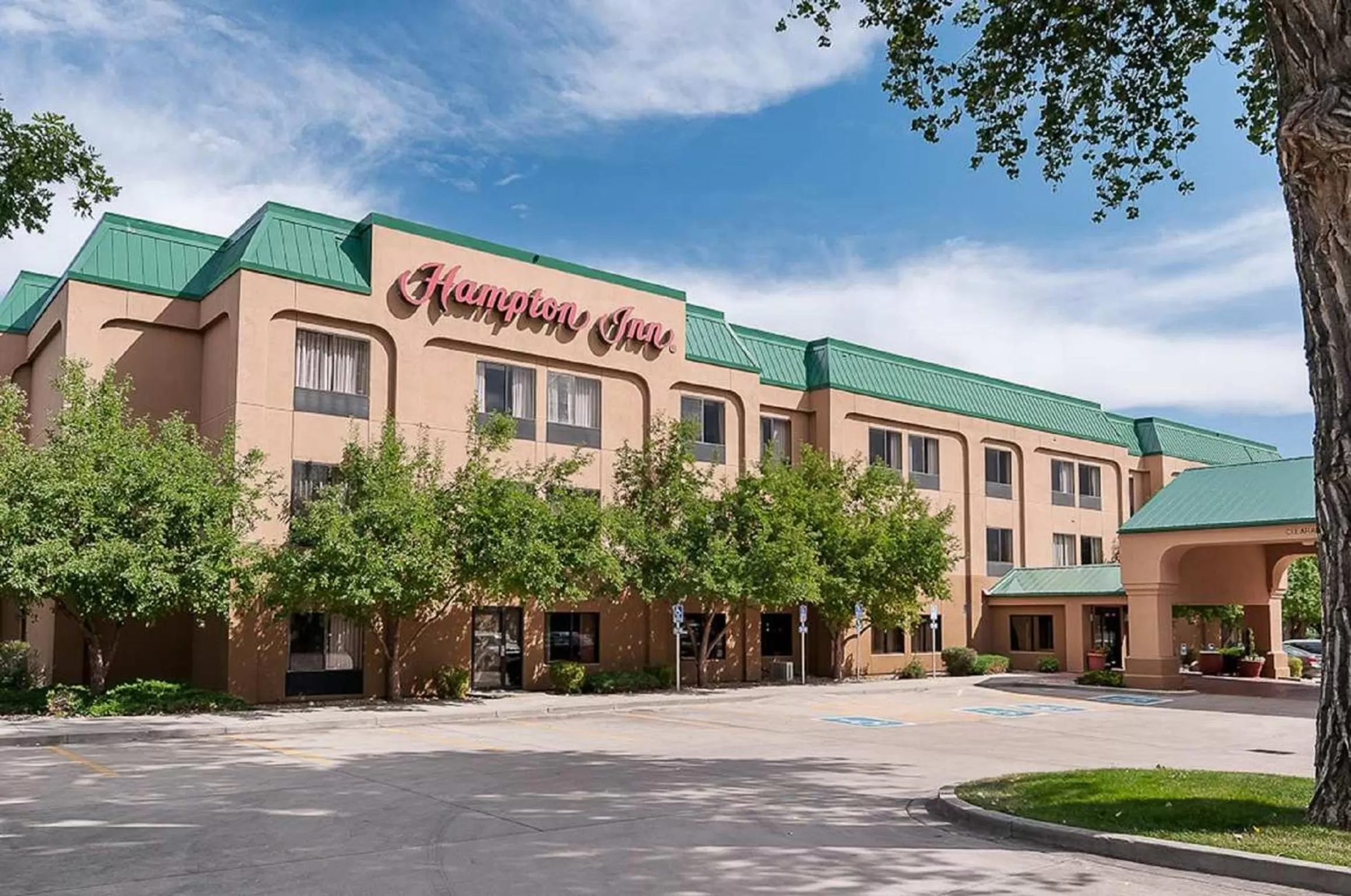 Property building in Hampton Inn Fort Collins