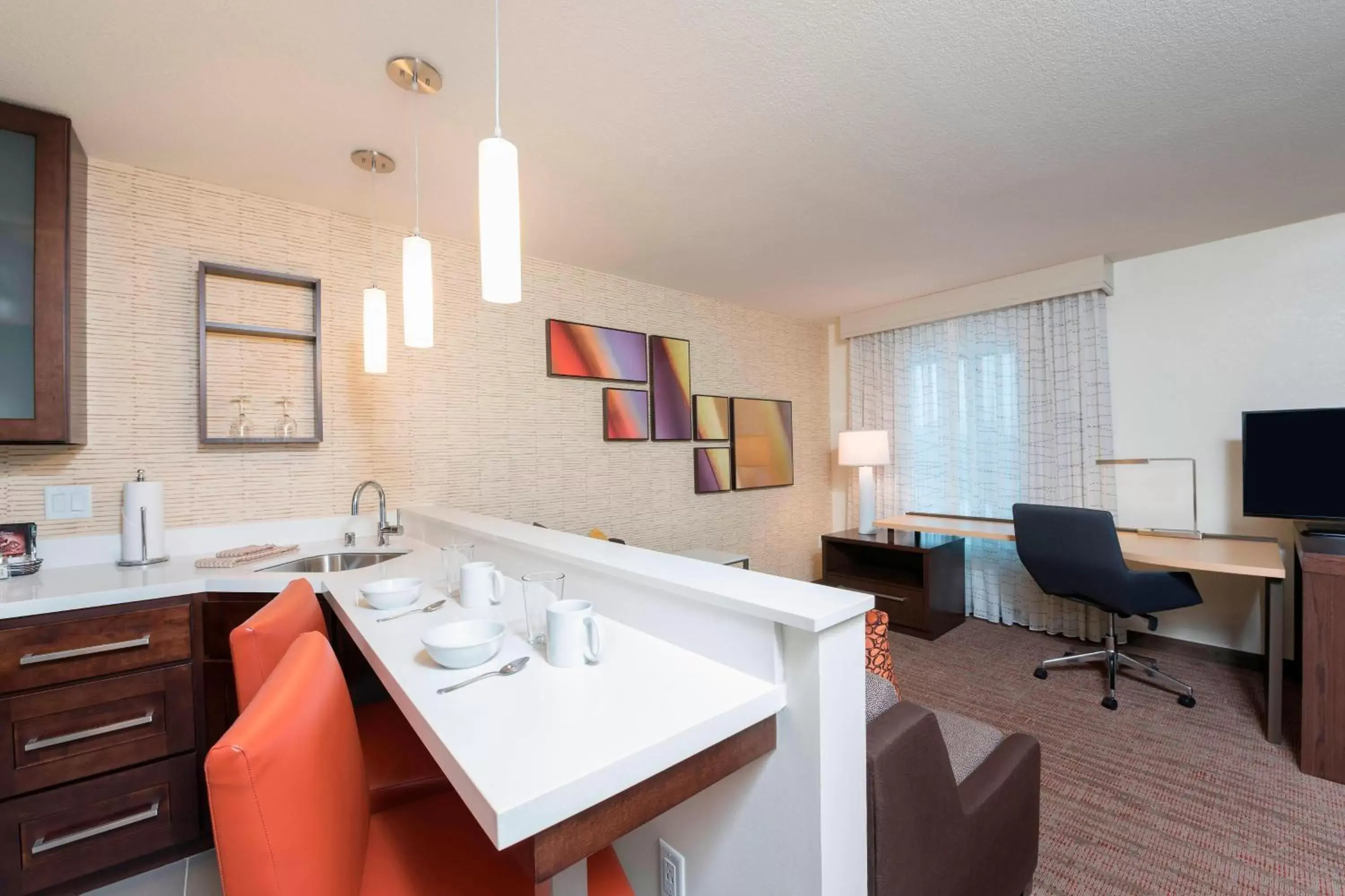 Kitchen or kitchenette, Bathroom in Residence Inn by Marriott Green Bay Downtown