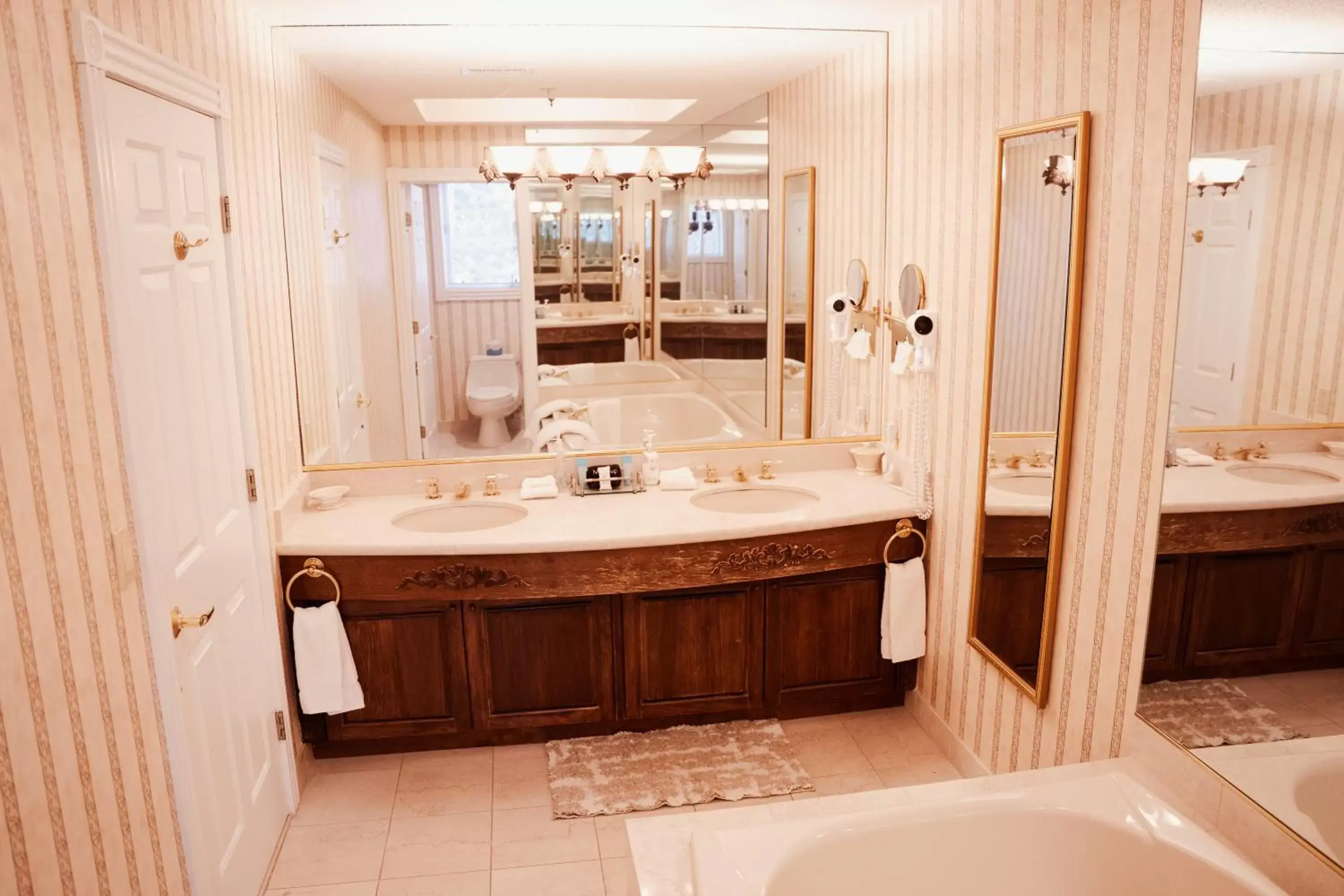 Shower, Bathroom in Phoenix Inn Resort