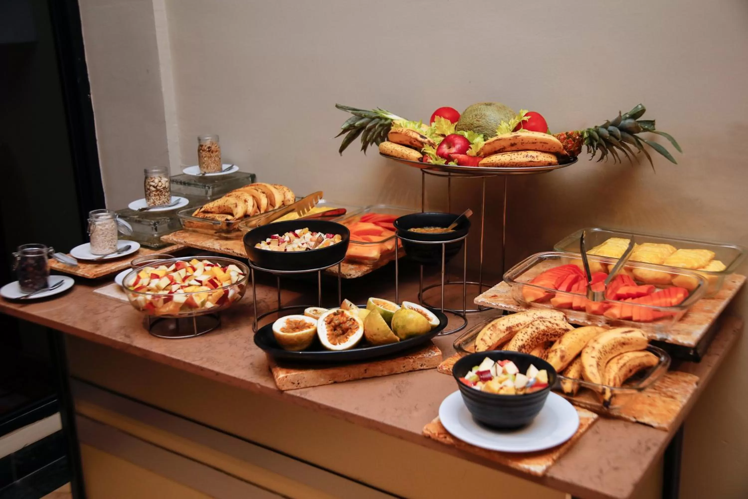 Buffet breakfast in Plaza Paitilla Inn