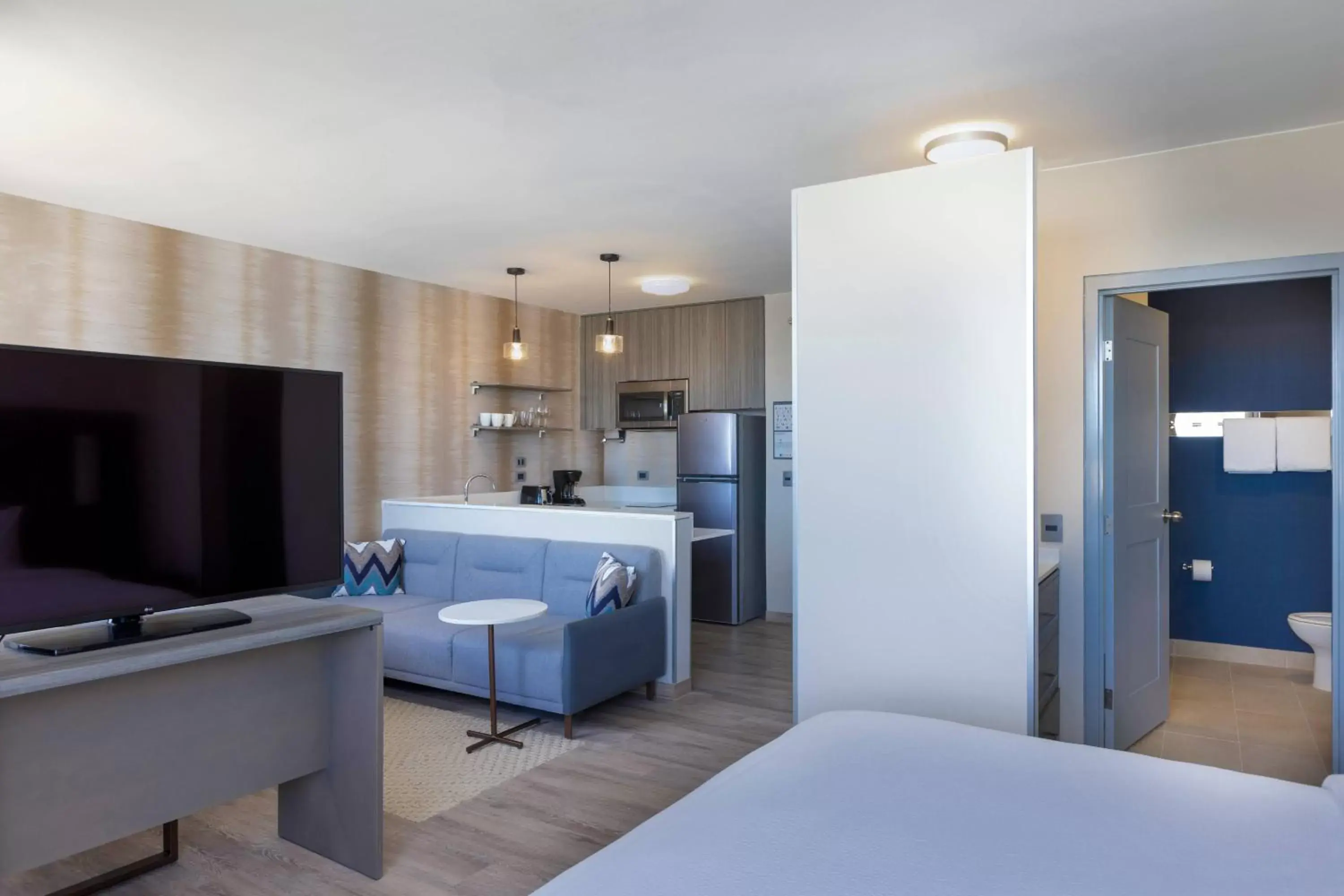 Bedroom, TV/Entertainment Center in Residence Inn by Marriott Merida