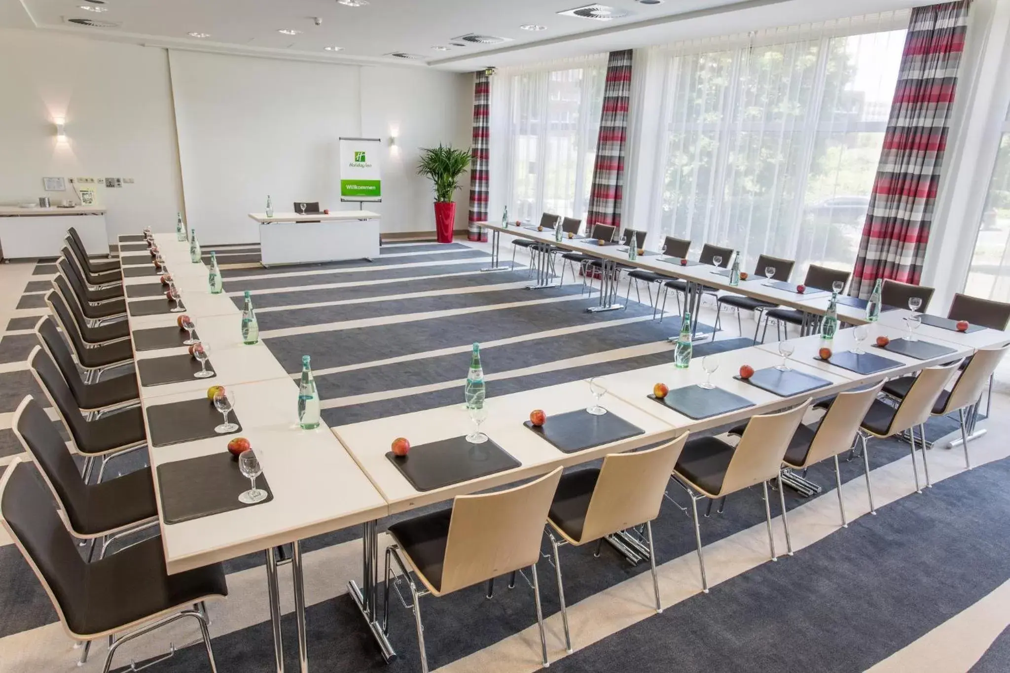 Meeting/conference room in Holiday Inn Düsseldorf-Neuss, an IHG Hotel