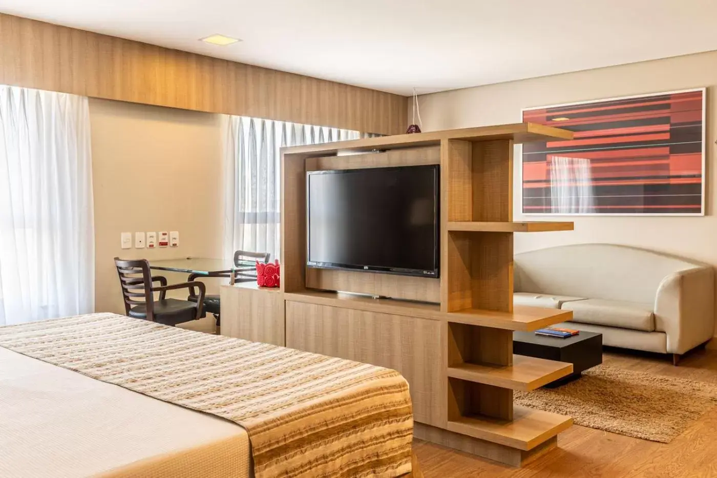 Photo of the whole room, TV/Entertainment Center in Iu-á Hotel