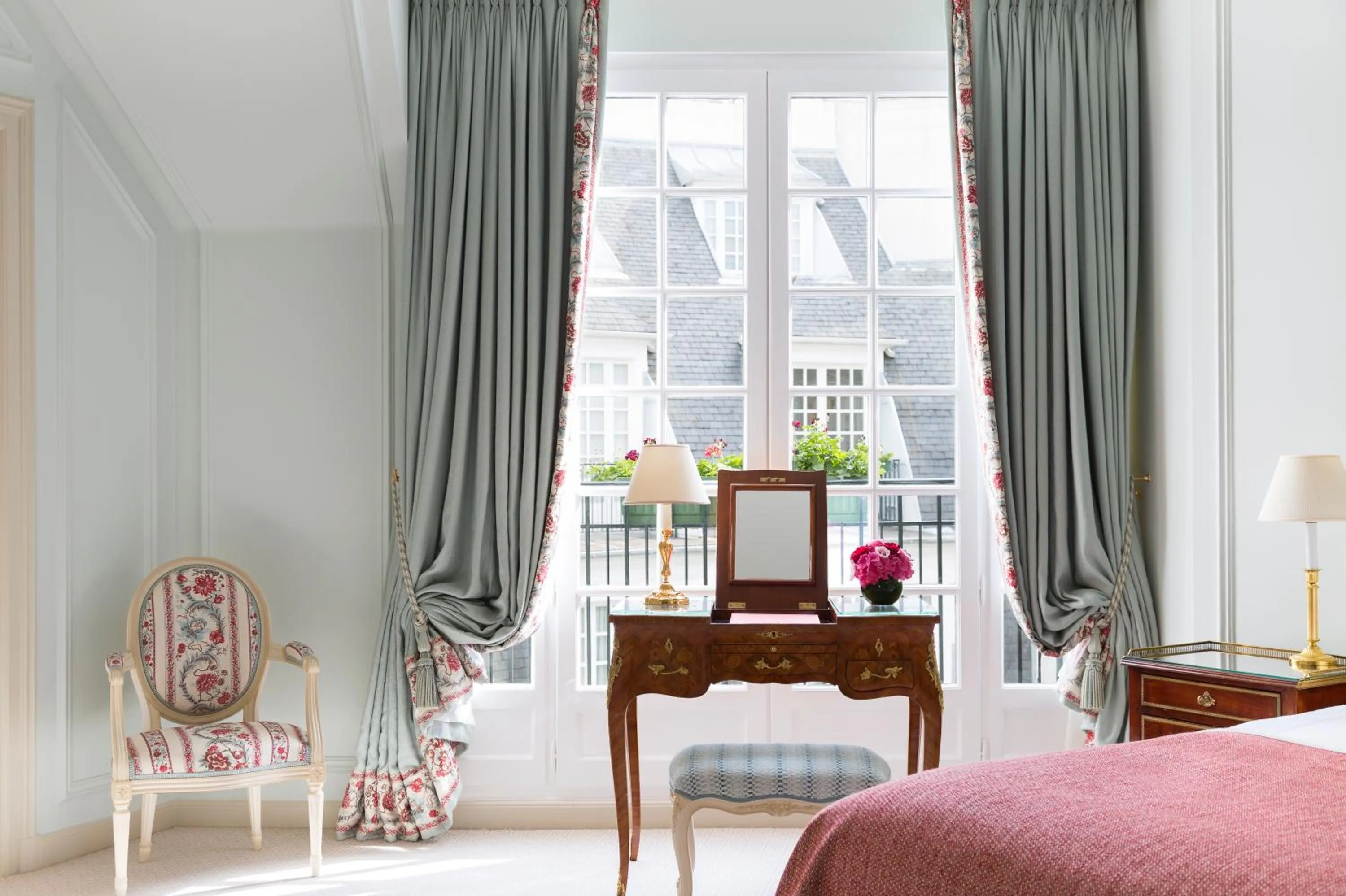 Seating area, Bed in Le Bristol Paris, Oetker Hotels