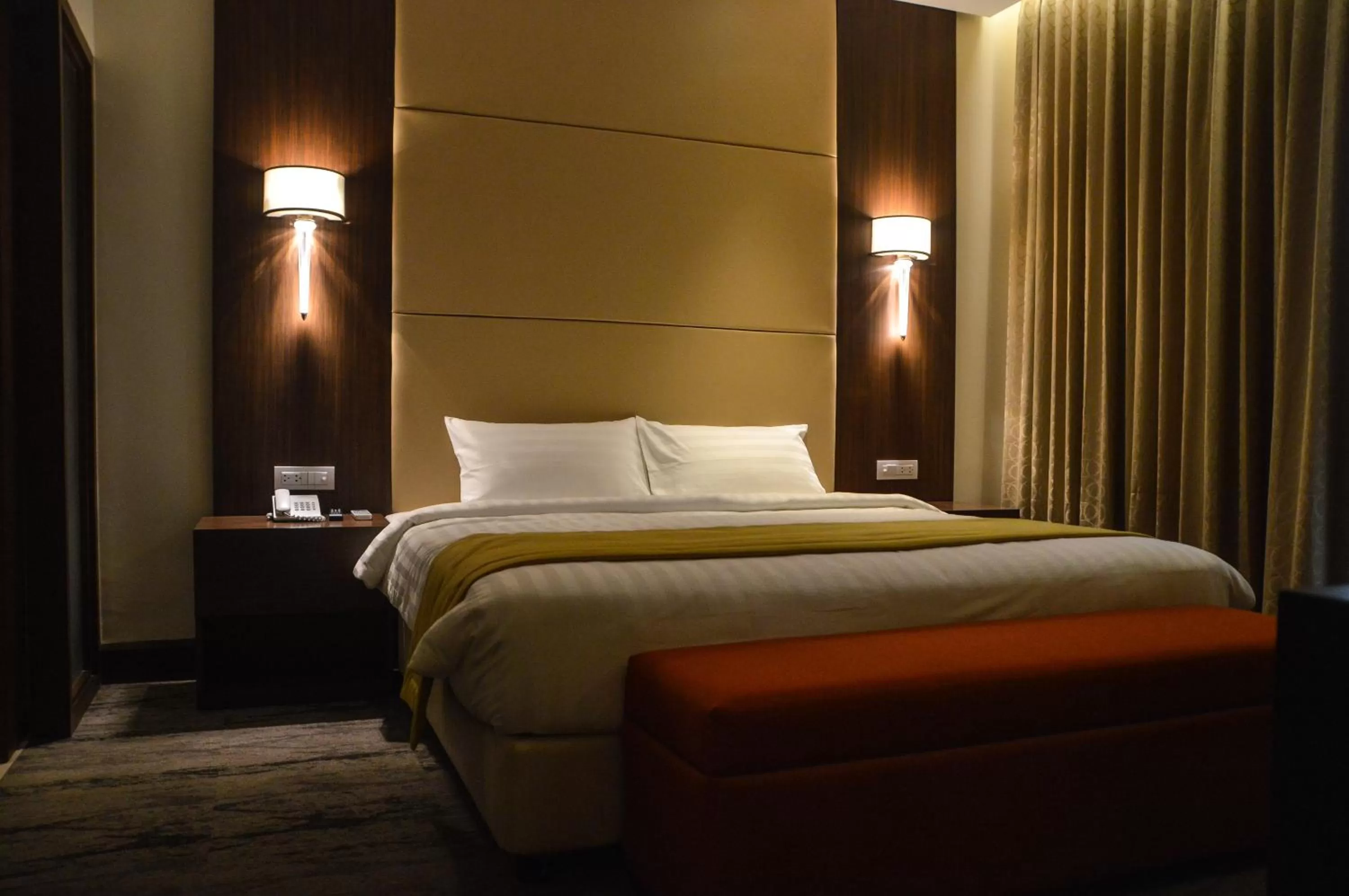 Bedroom, Bed in Hotel Monticello Tagaytay