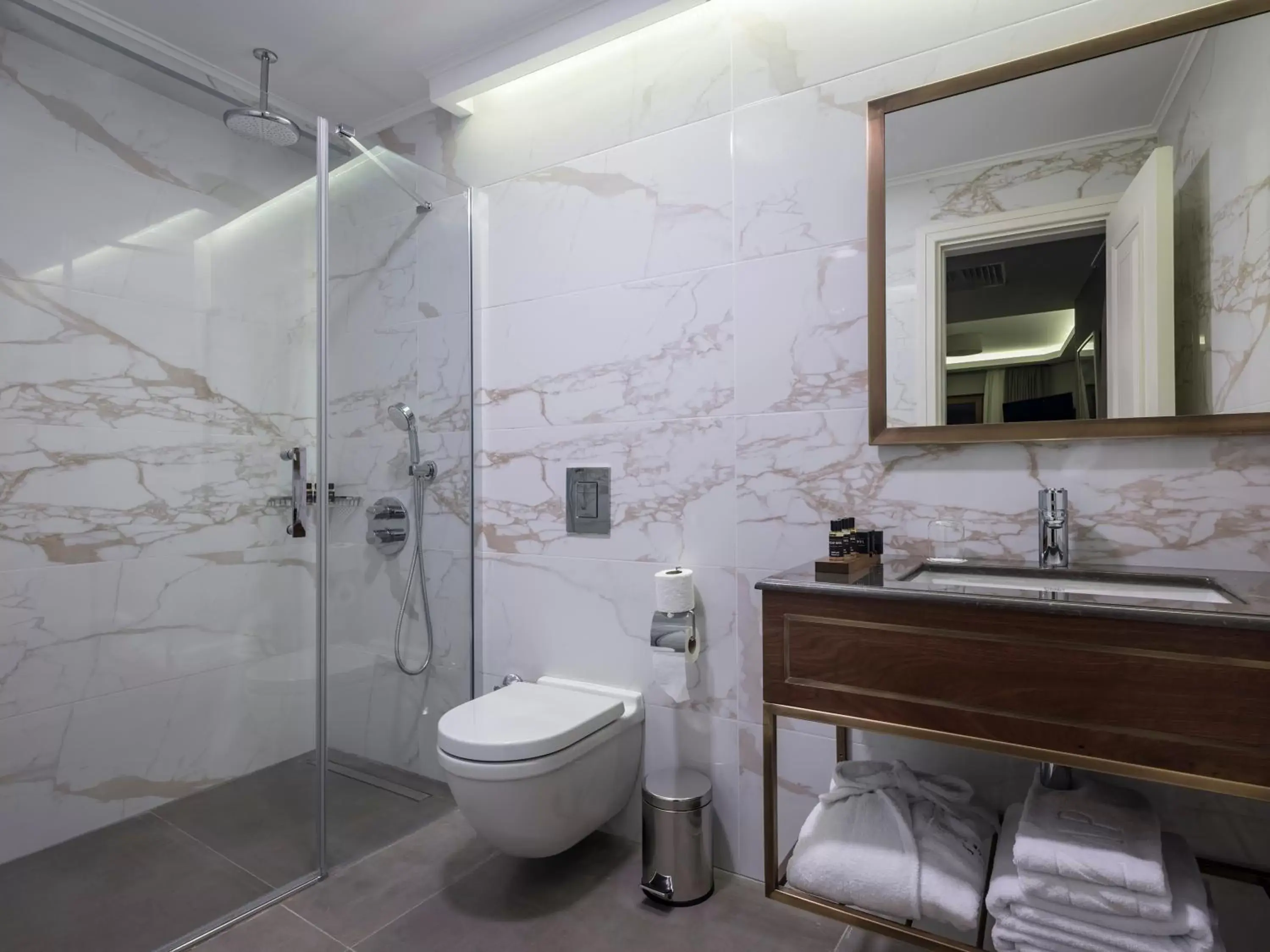 Toilet, Bathroom in Azzap Hotel Galata