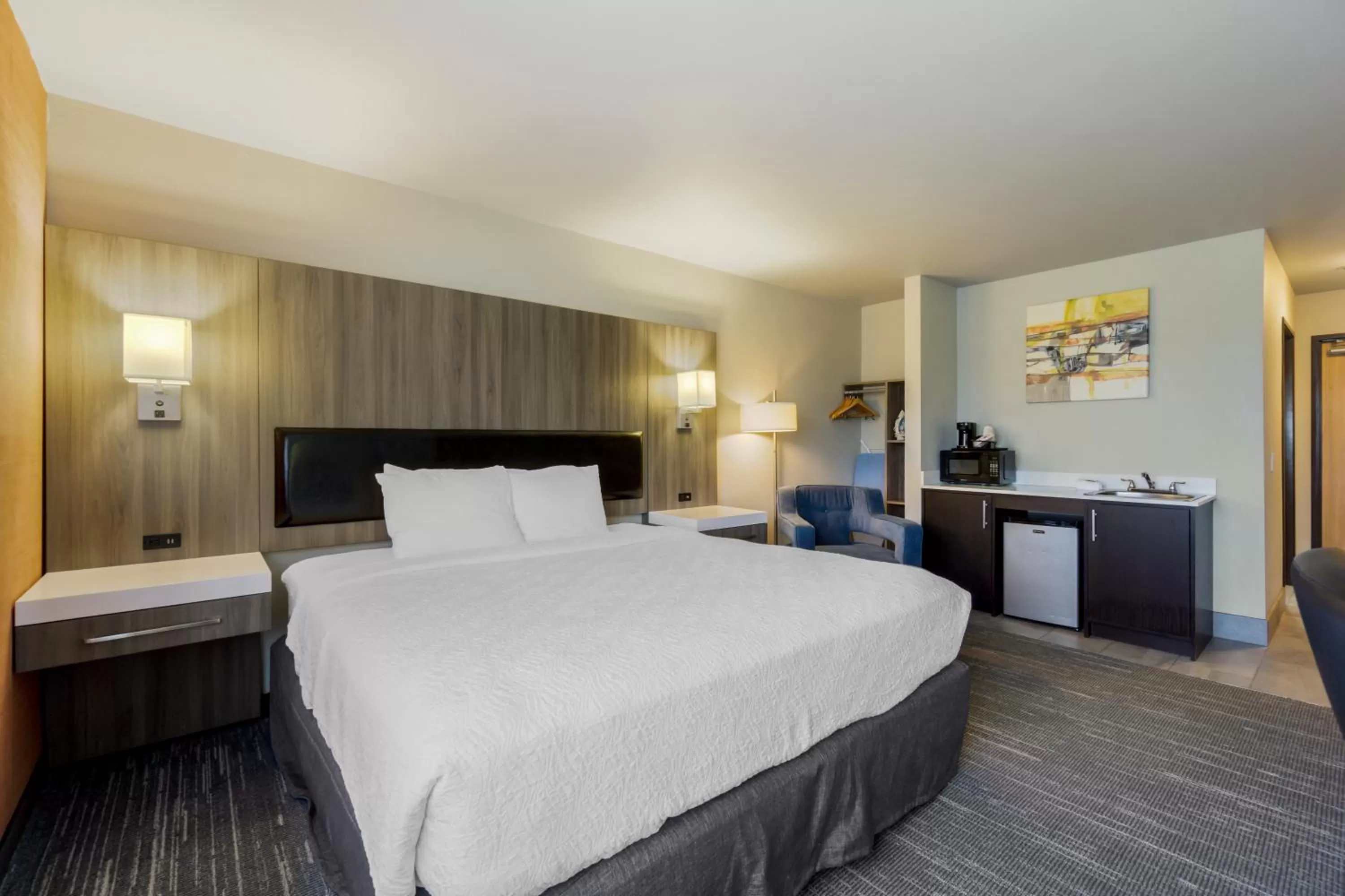 Bed in Best Western Plus Renton Inn