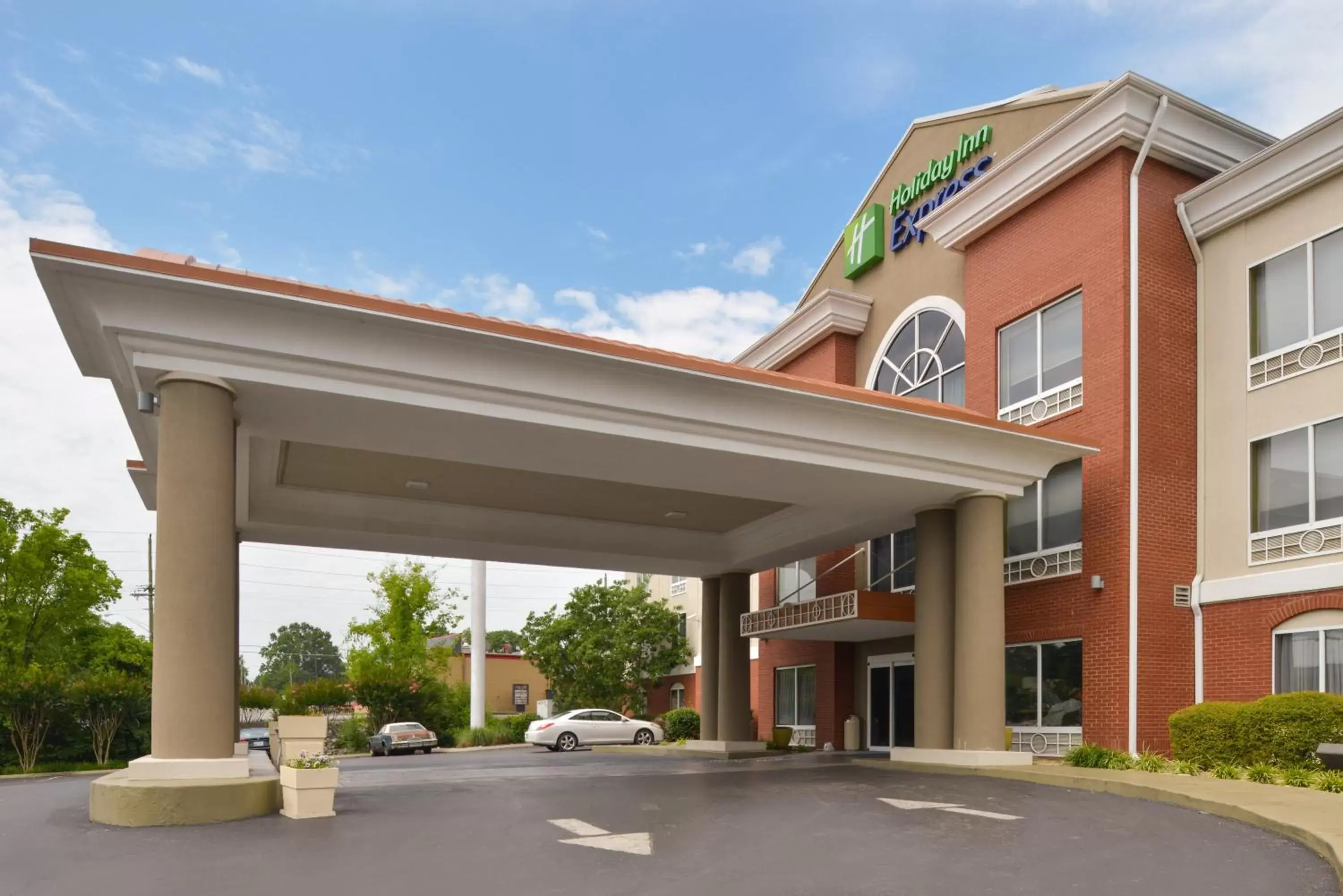 Property Building in Holiday Inn Express Hotel & Suites Chattanooga -East Ridge, an IHG Hotel