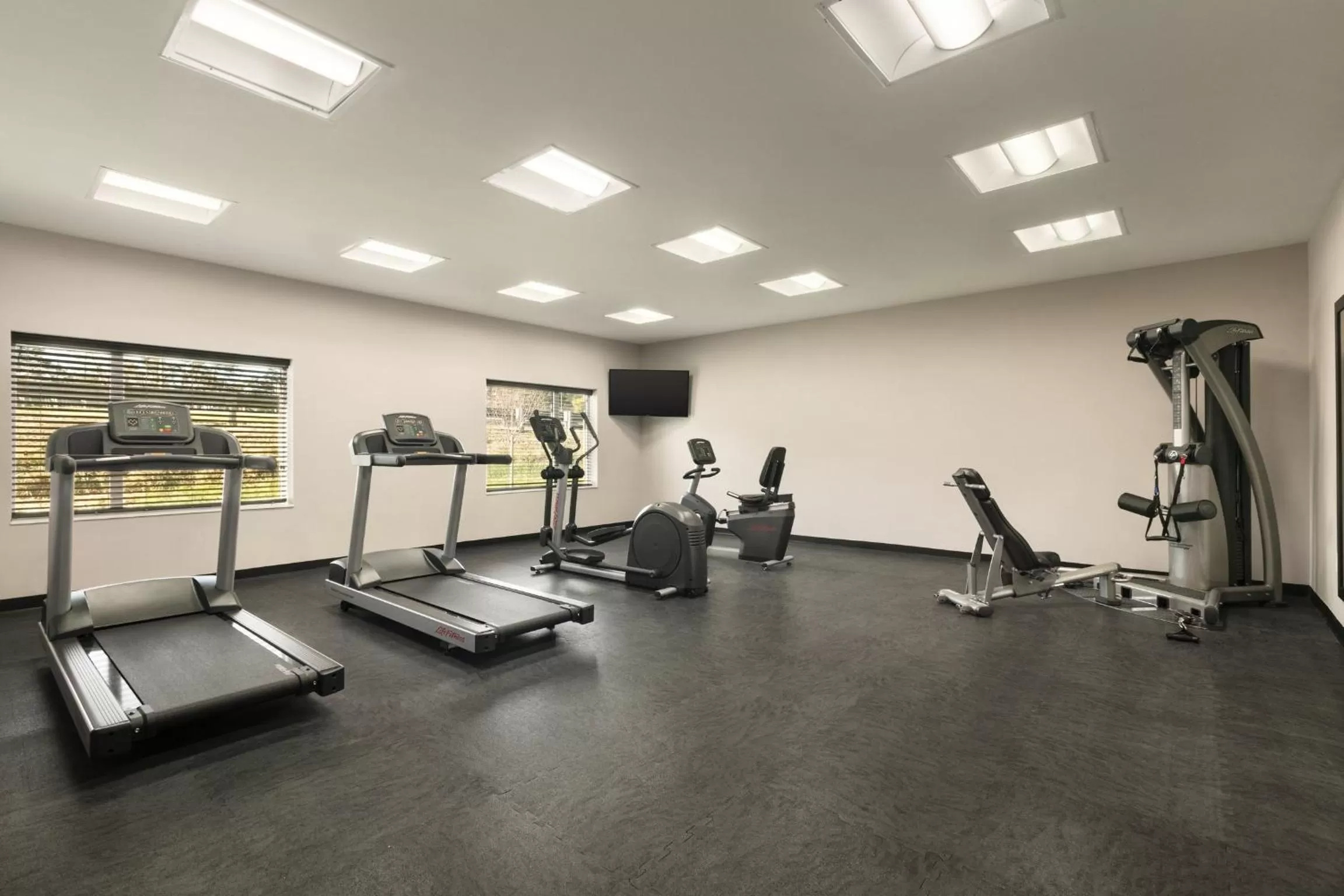 Fitness centre/facilities in Country Inn & Suites by Radisson, Charlottesville-UVA, VA