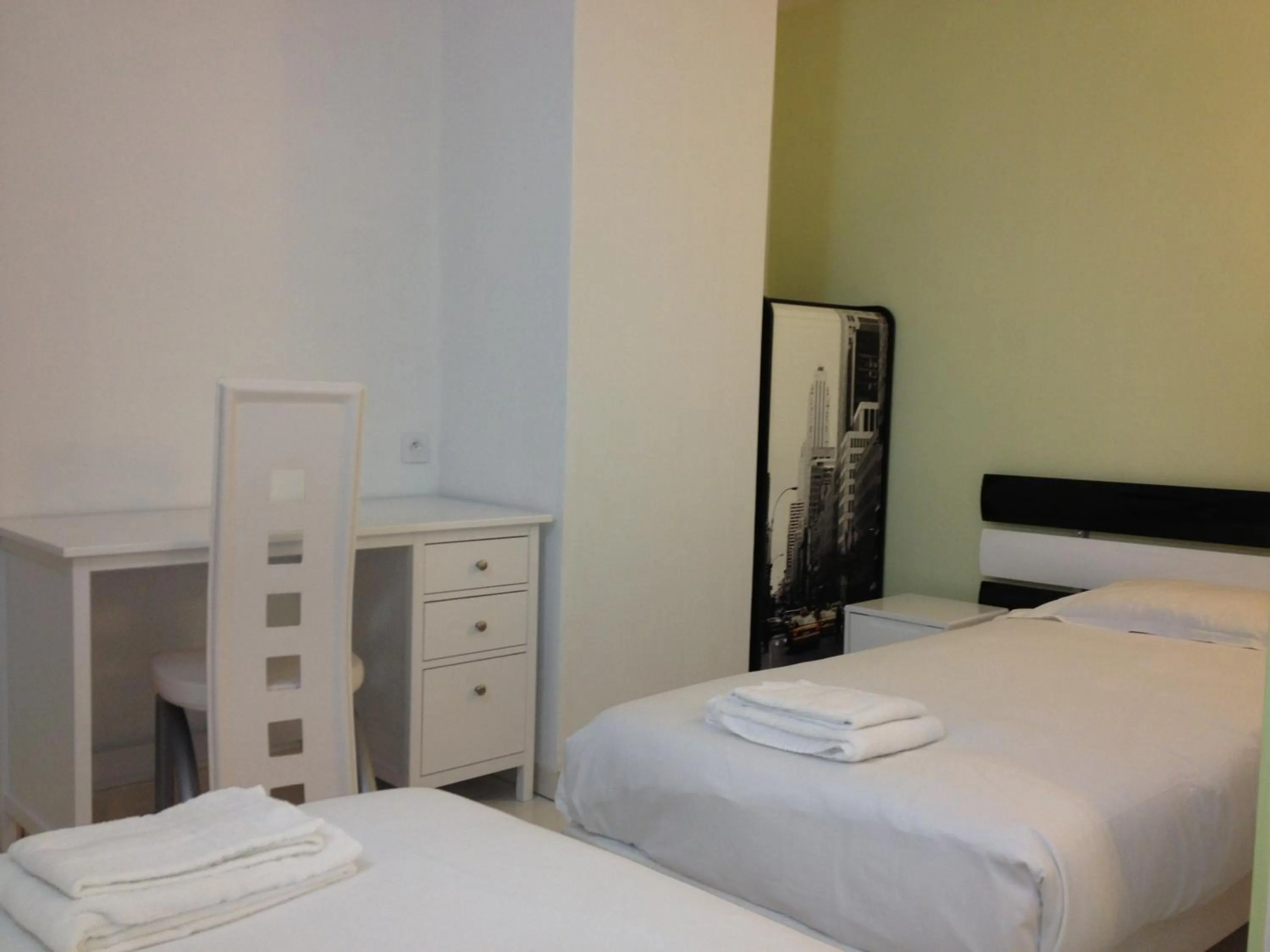 Photo of the whole room, Bed in Hotel Couleurs Sud Centre-ville Gare Charleville-Mézières