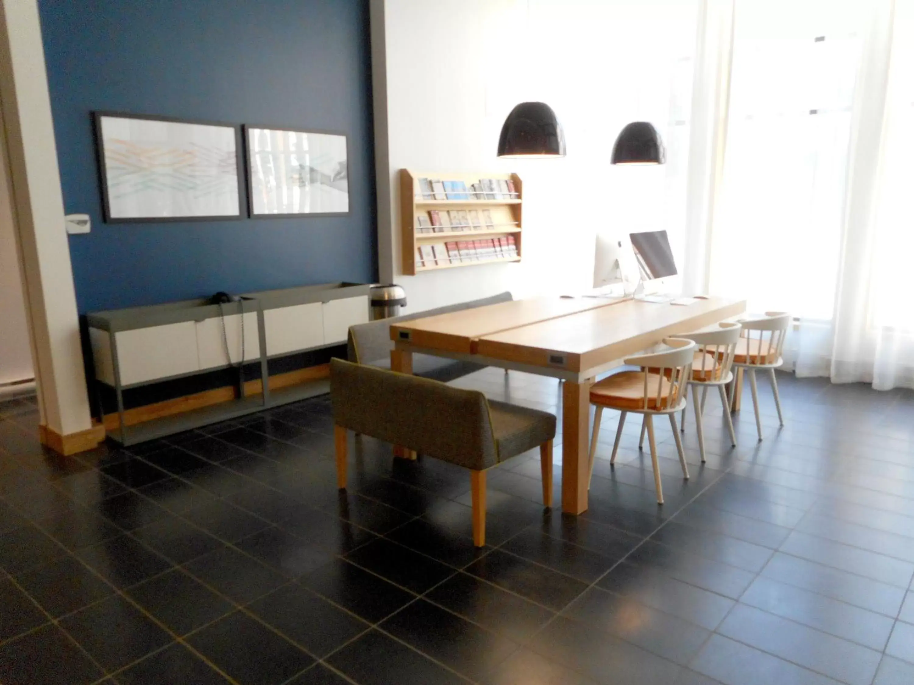 Business facilities, Dining Area in Le Dauphin Montréal Centre-Ville