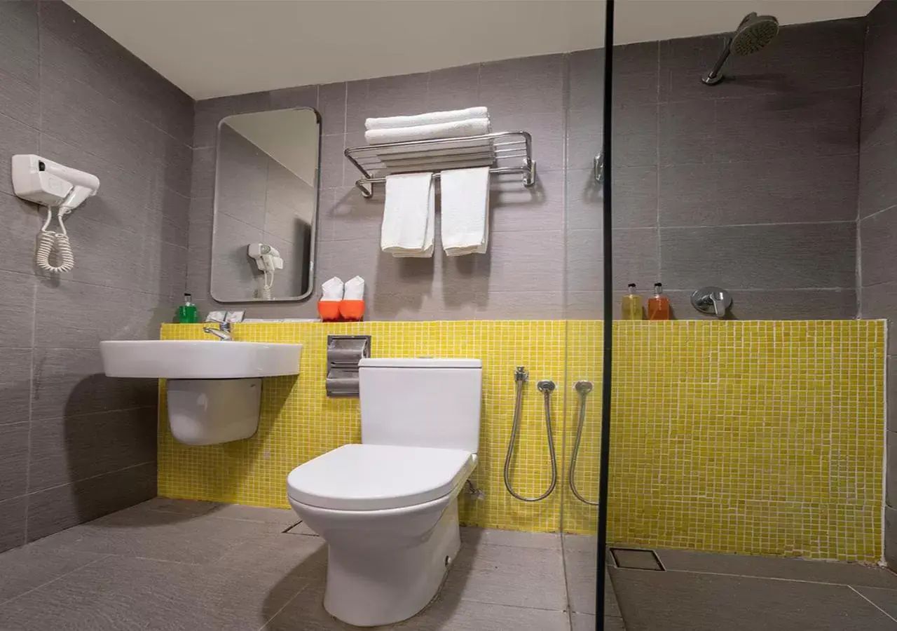 Toilet, Bathroom in Travelodge Georgetown, Penang