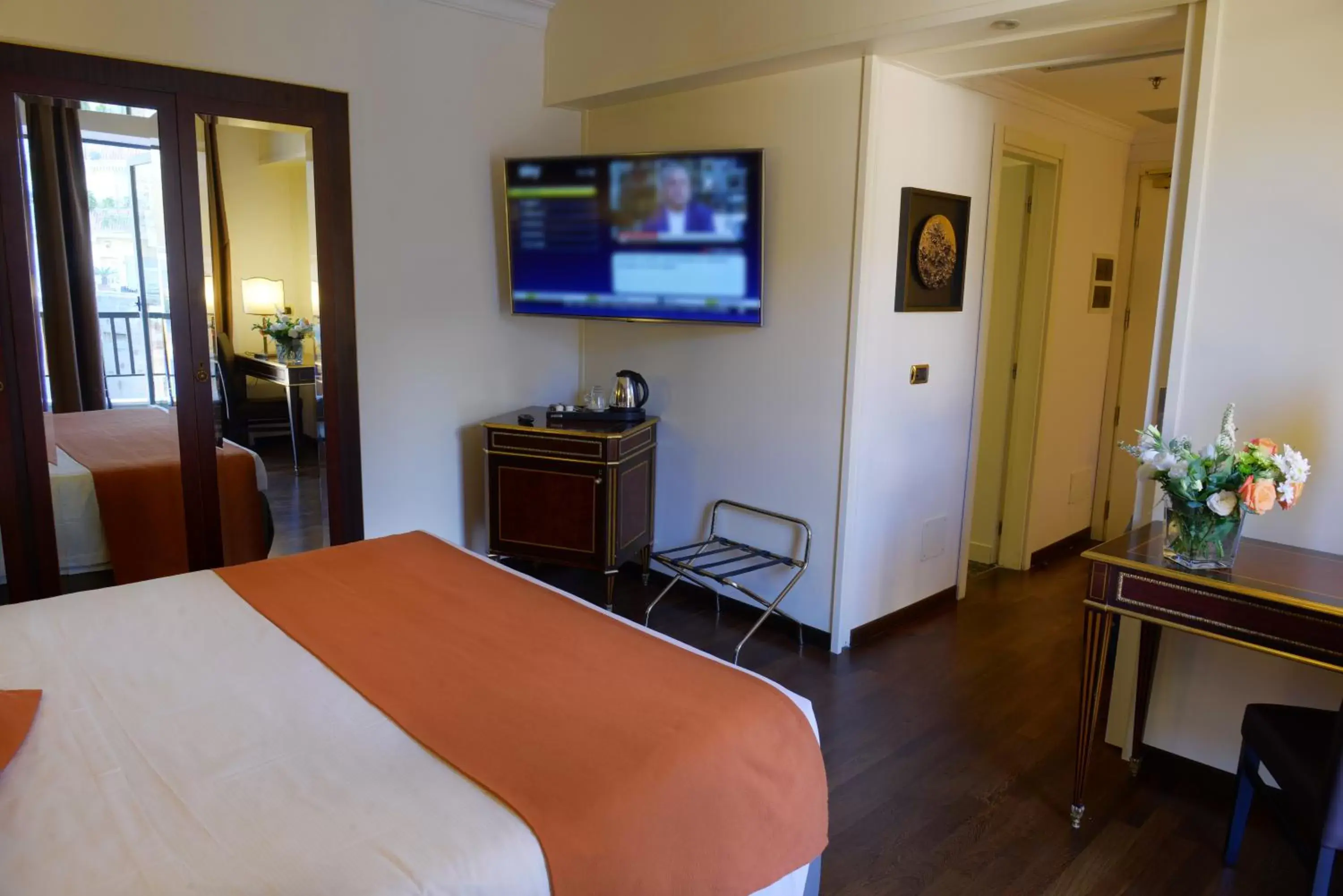 Bedroom, TV/Entertainment Center in Trilussa Palace Hotel Congress & Spa