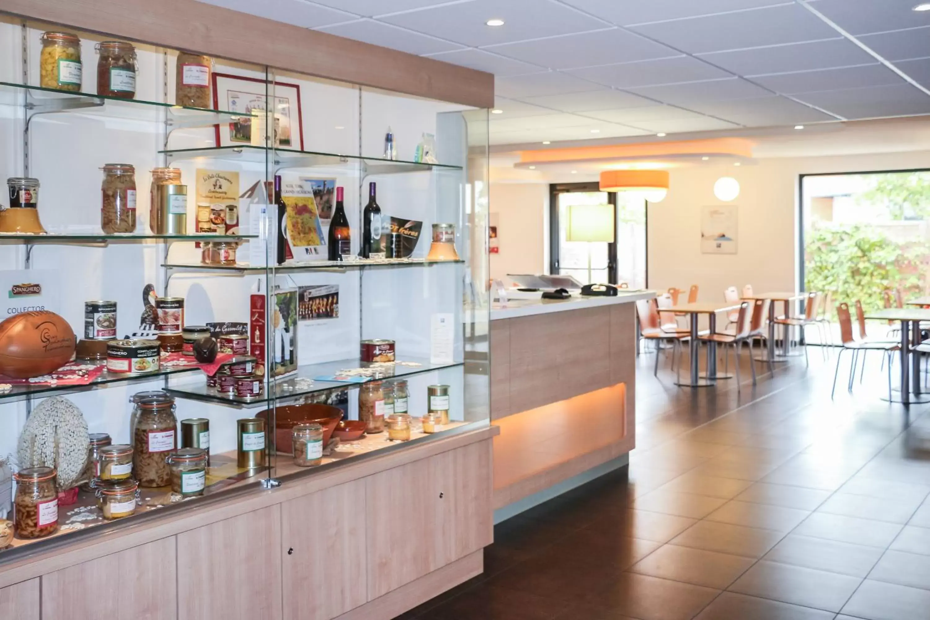 Communal lounge/ TV room, Restaurant/Places to Eat in ibis budget Castelnaudary - A61