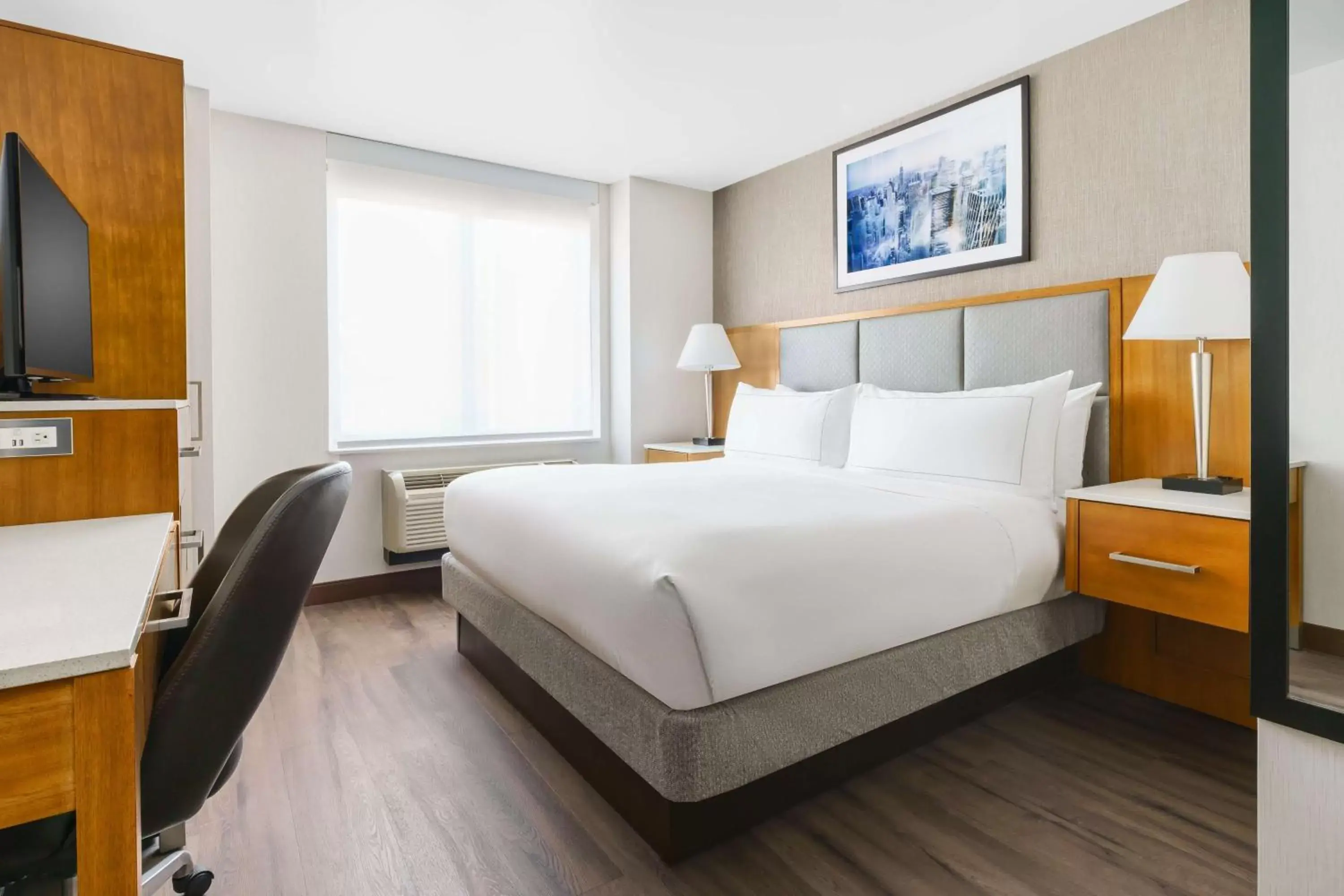 Bedroom, Bed in DoubleTree by Hilton Hotel New York City - Chelsea
