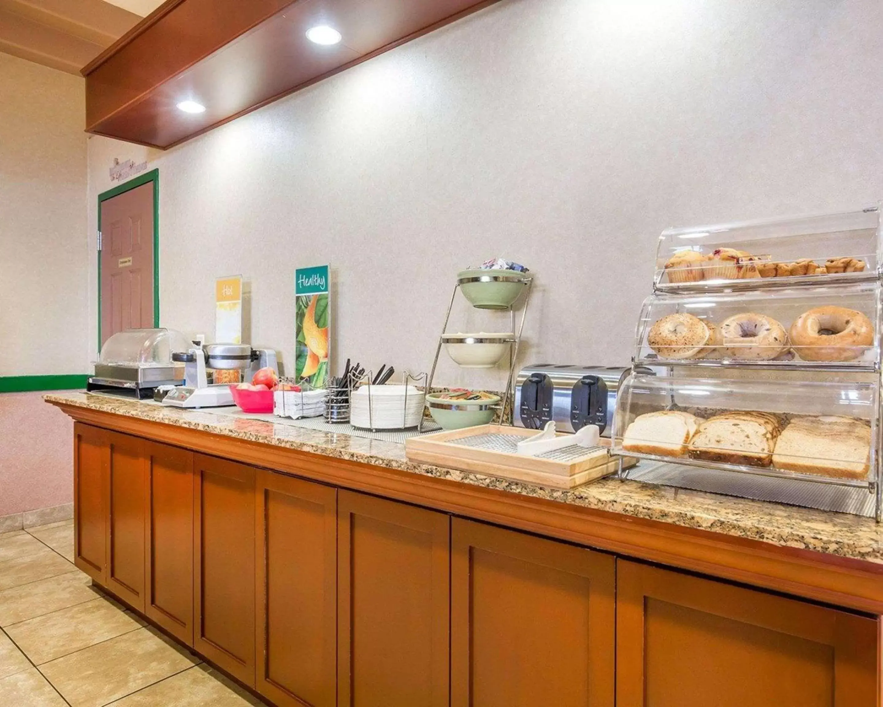 Restaurant/places to eat in Quality Inn & Suites Restaurant/places to eat in Quality Inn & Suites